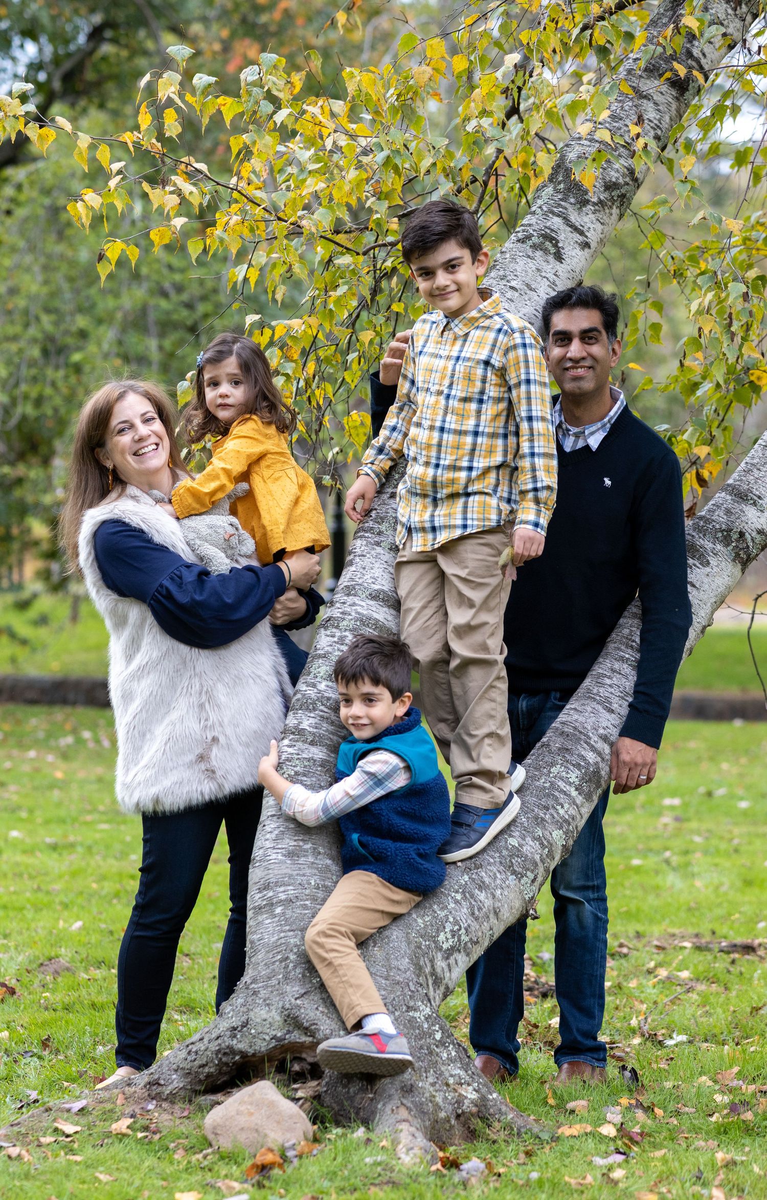 Family photo session in New York City — candid, natural portraits in an urban setting.