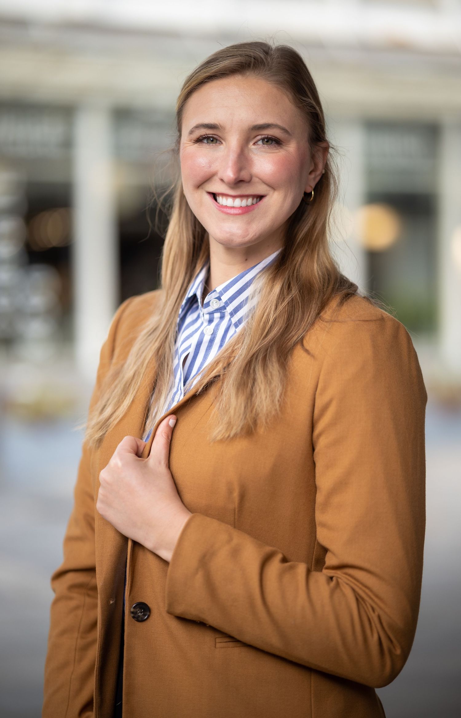 Business professional posing for a clean, natural headshot session – NYC & Jersey City.