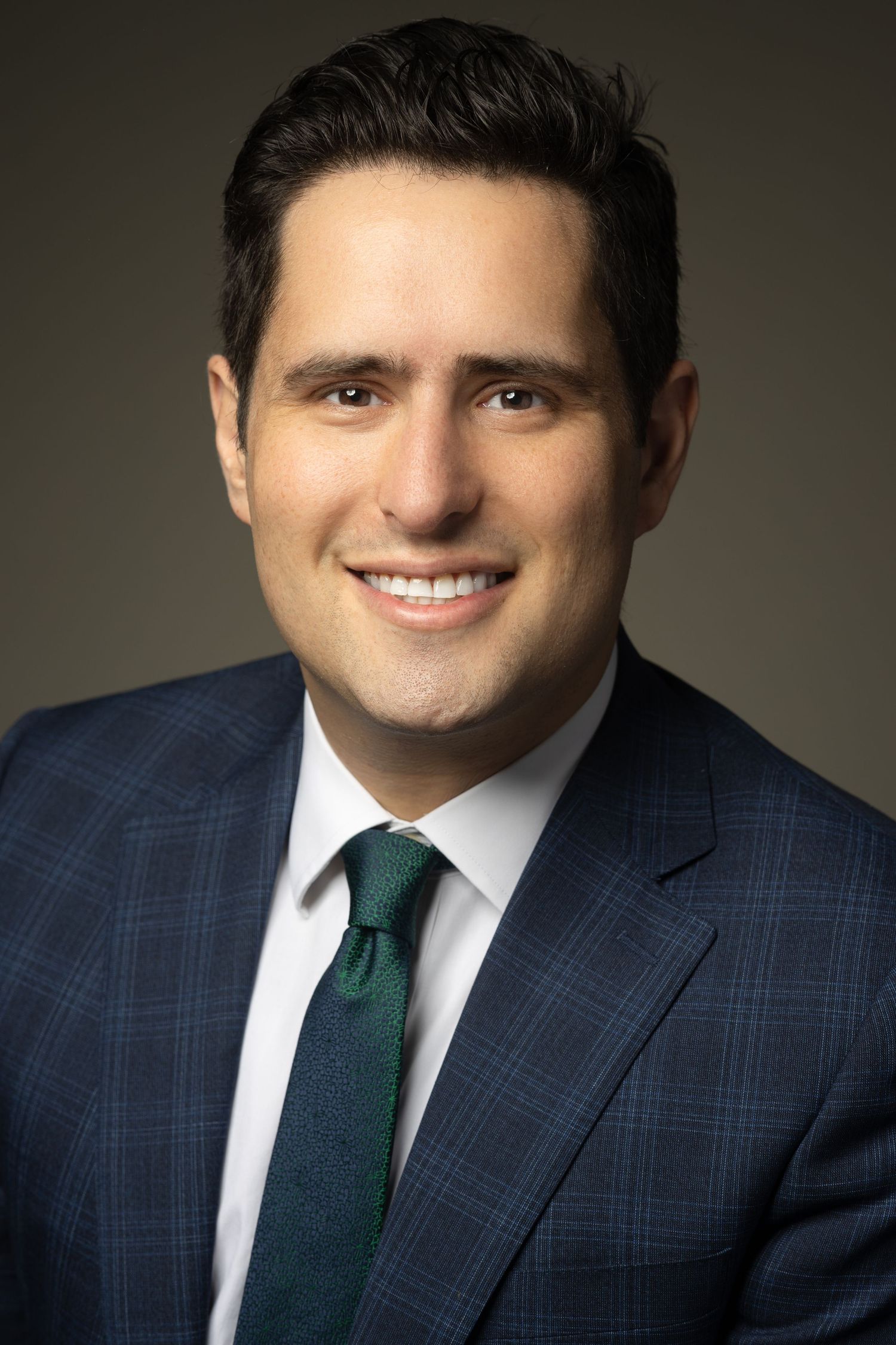 Business professional posing for a clean, natural headshot session – NYC & Jersey City.