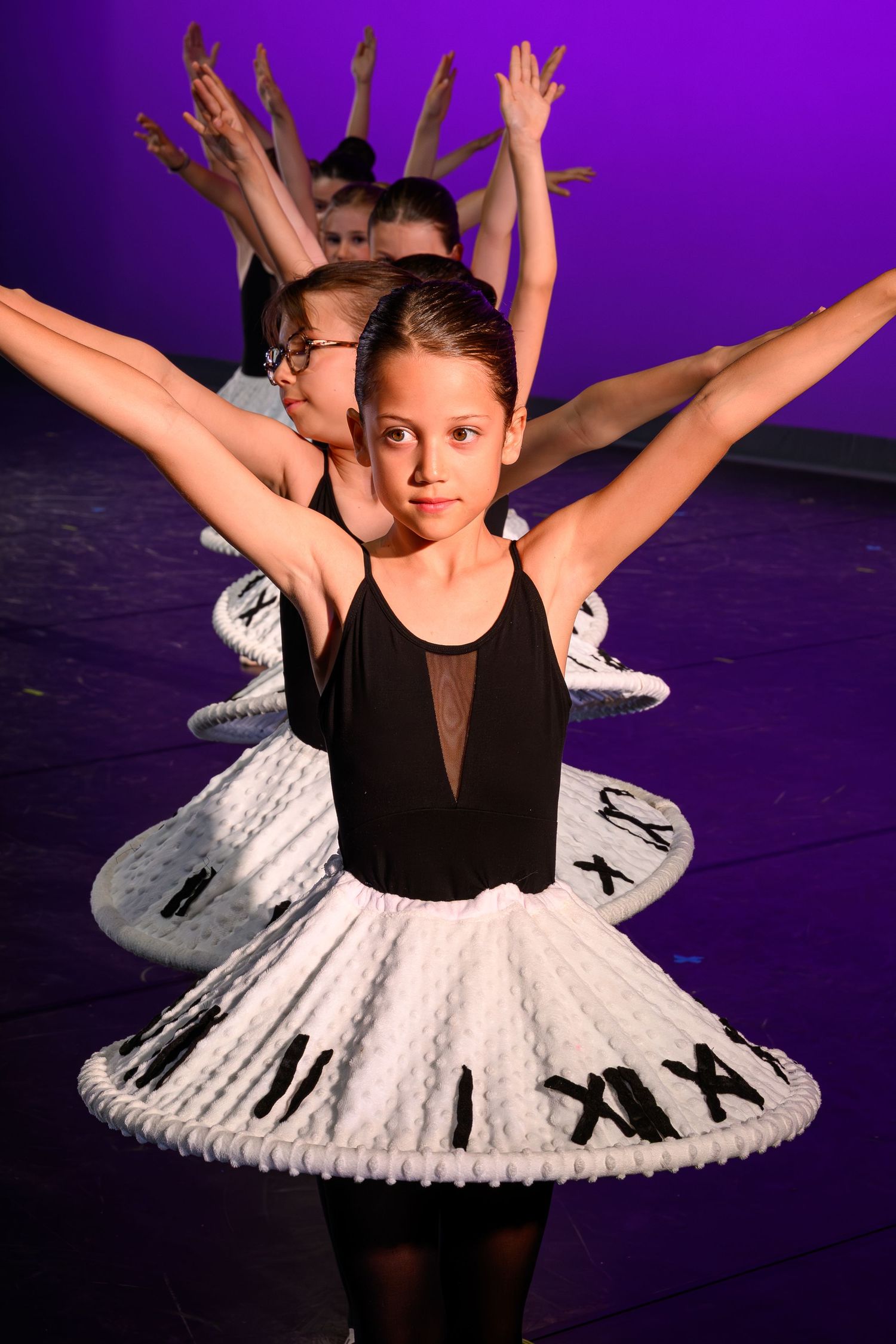 Enfants dansant à un spectacle