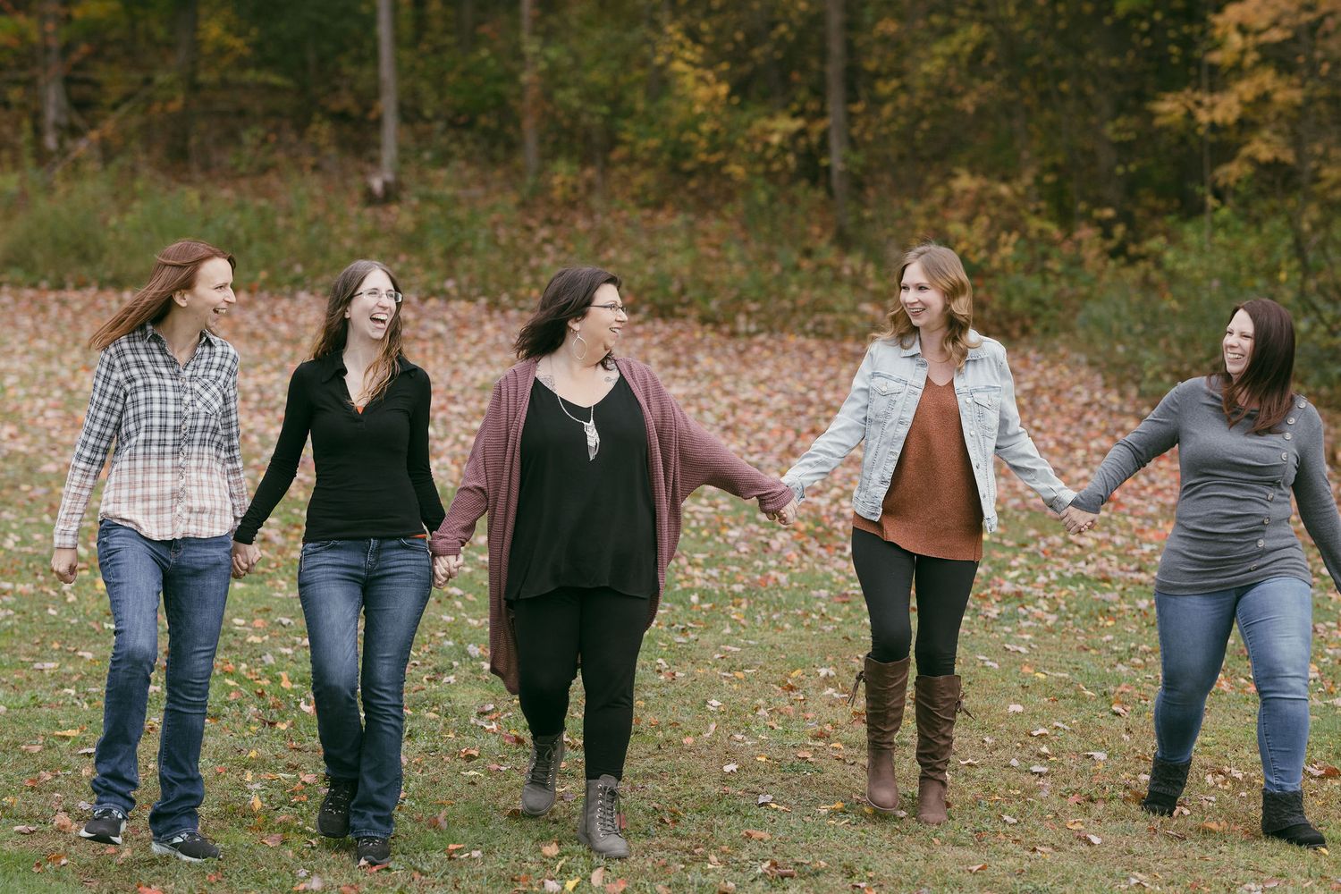 Group photo series showing casual denim outfits against autumn outdoor backdrop.