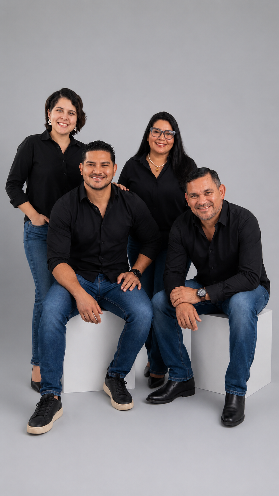 Equipo creativo de Arte Visual Studio en sesión de fotografía profesional