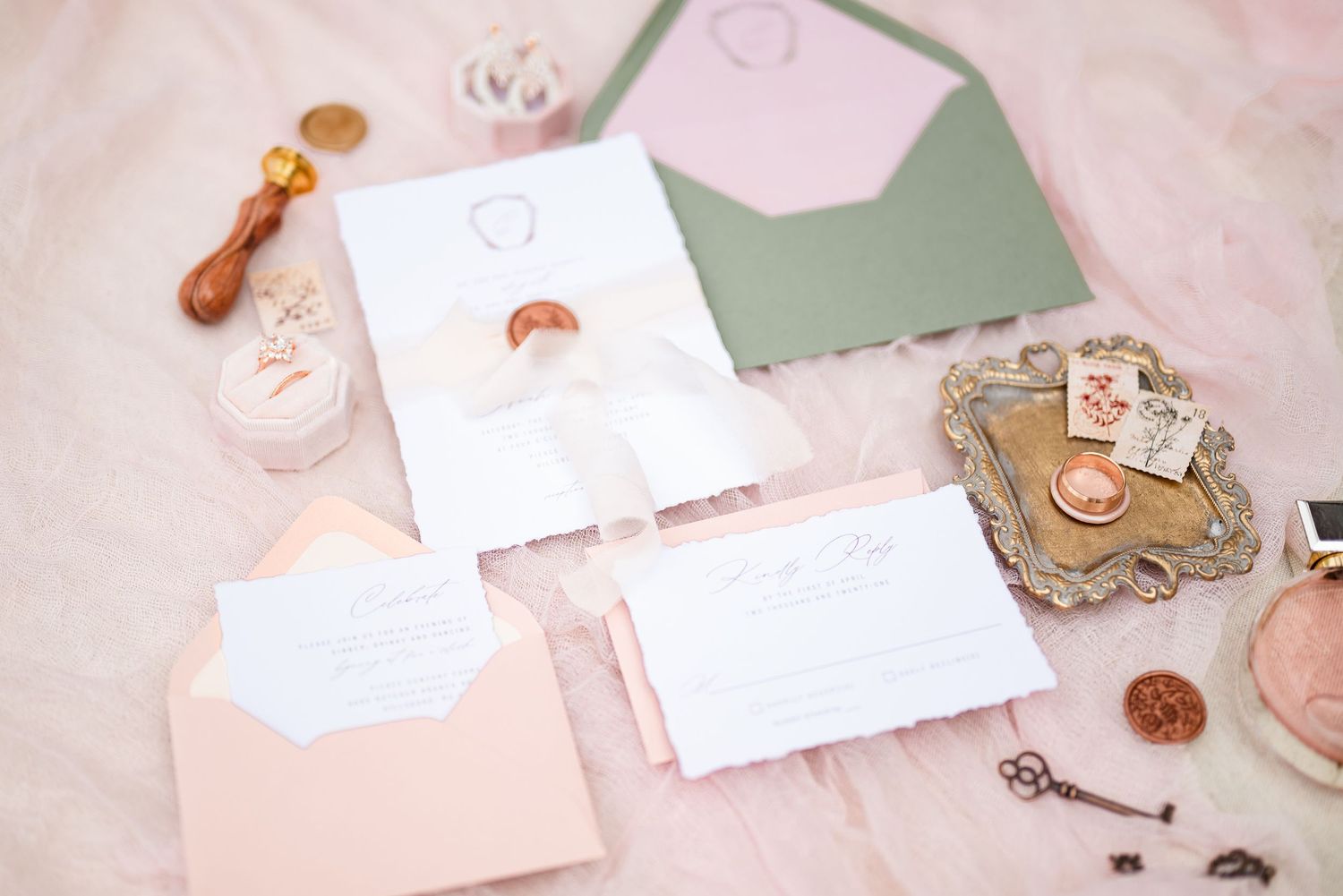 Rolla, MO wedding photographer. Timeless authentic elegant film inspired true color light airy classic photography.