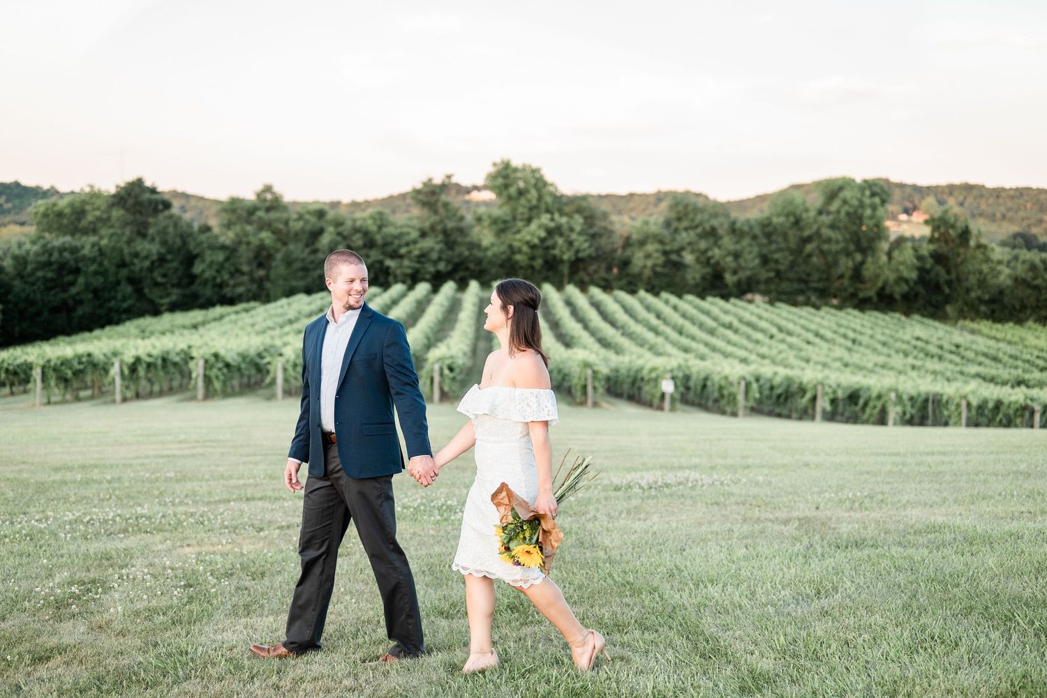 Rolla, MO wedding photographer. Timeless authentic elegant film inspired true color light airy classic photography.