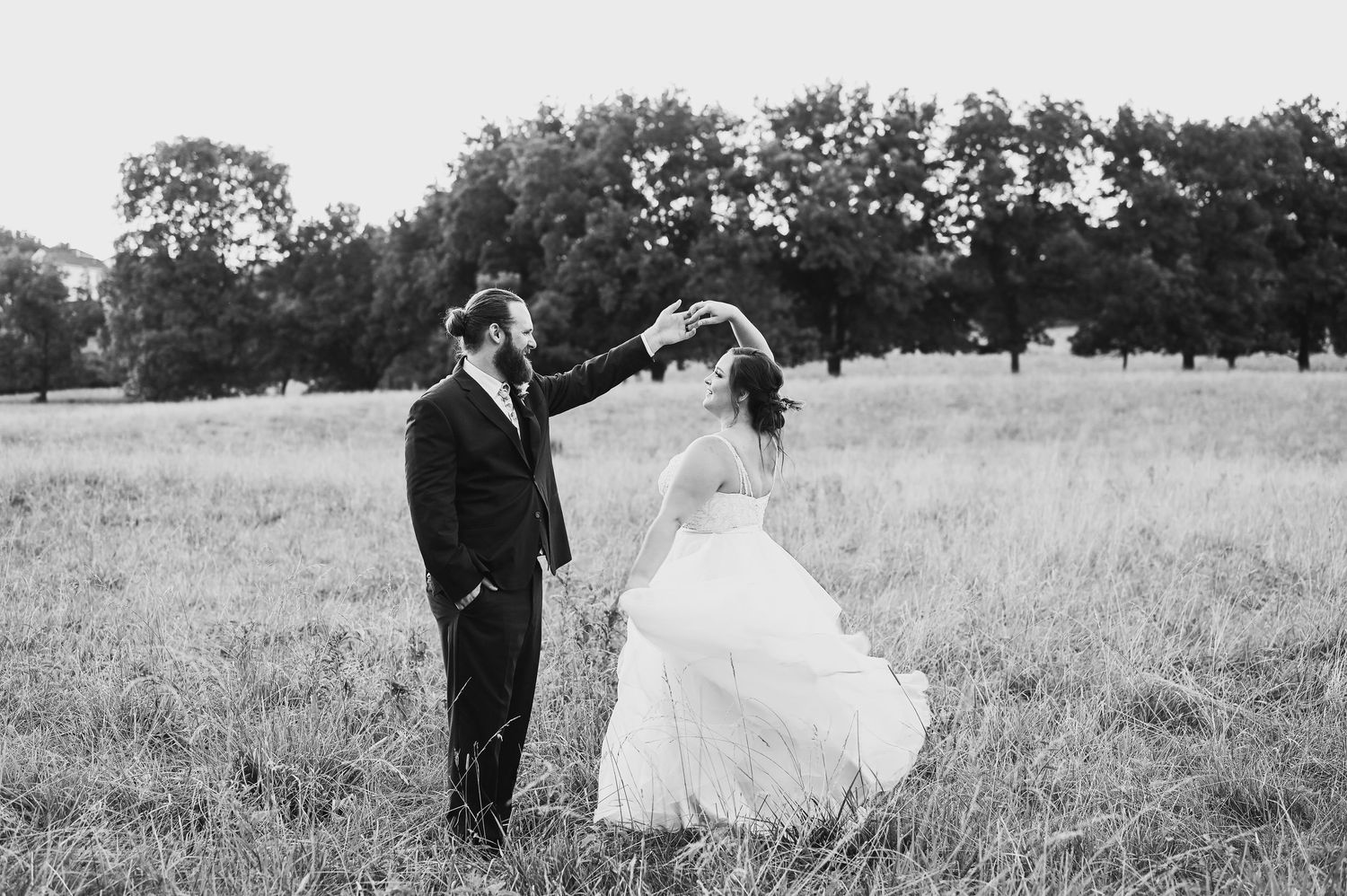 Rolla, MO wedding photographer. Timeless authentic elegant film inspired true color light airy classic photography.