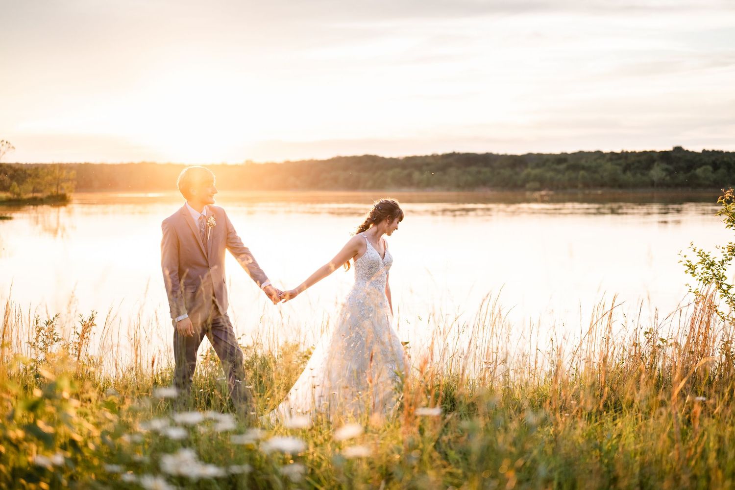 Rolla, MO wedding photographer. Timeless authentic elegant film inspired true color light airy classic photography.