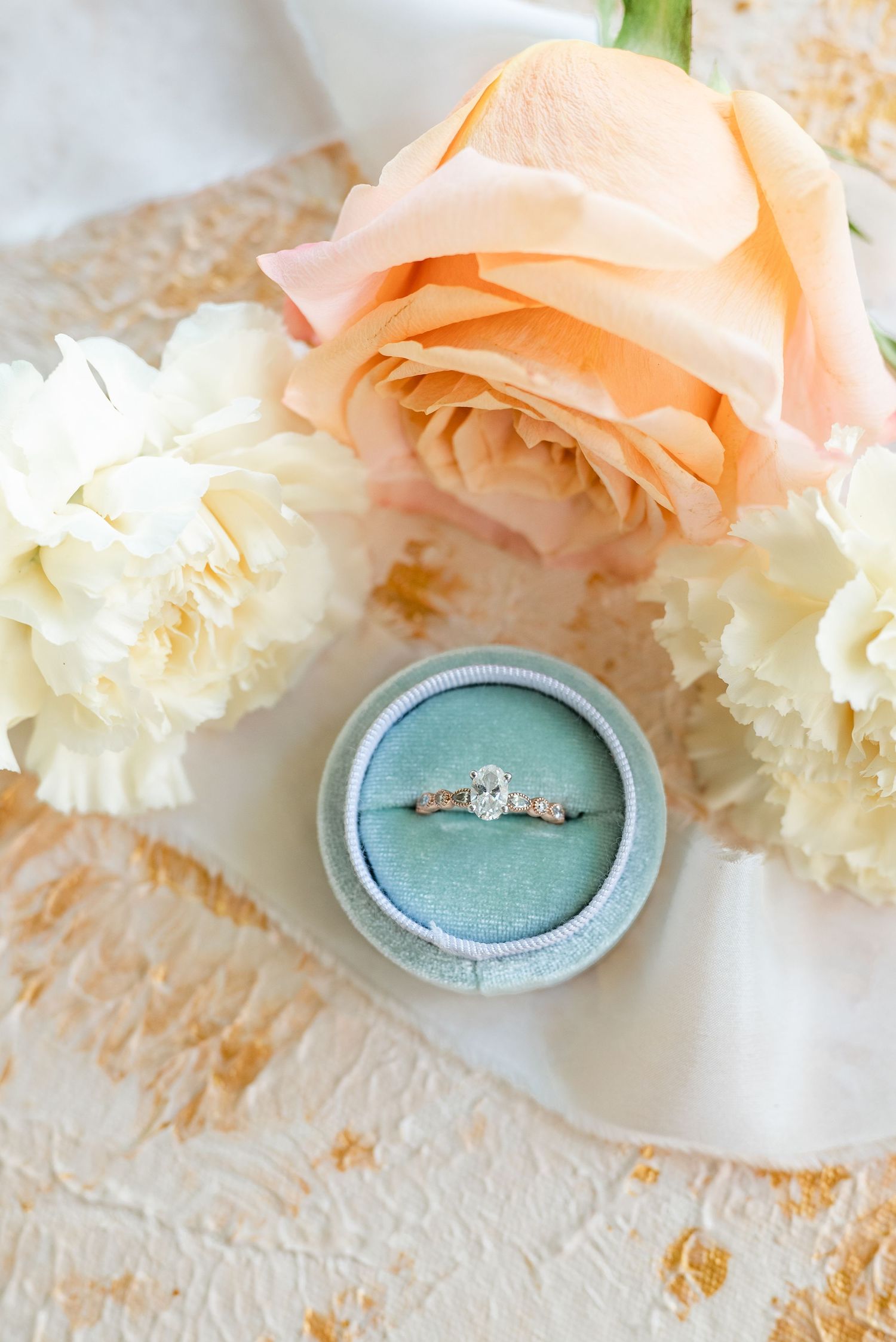 Rolla, MO wedding photographer. Timeless authentic elegant film inspired true color light airy classic photography.