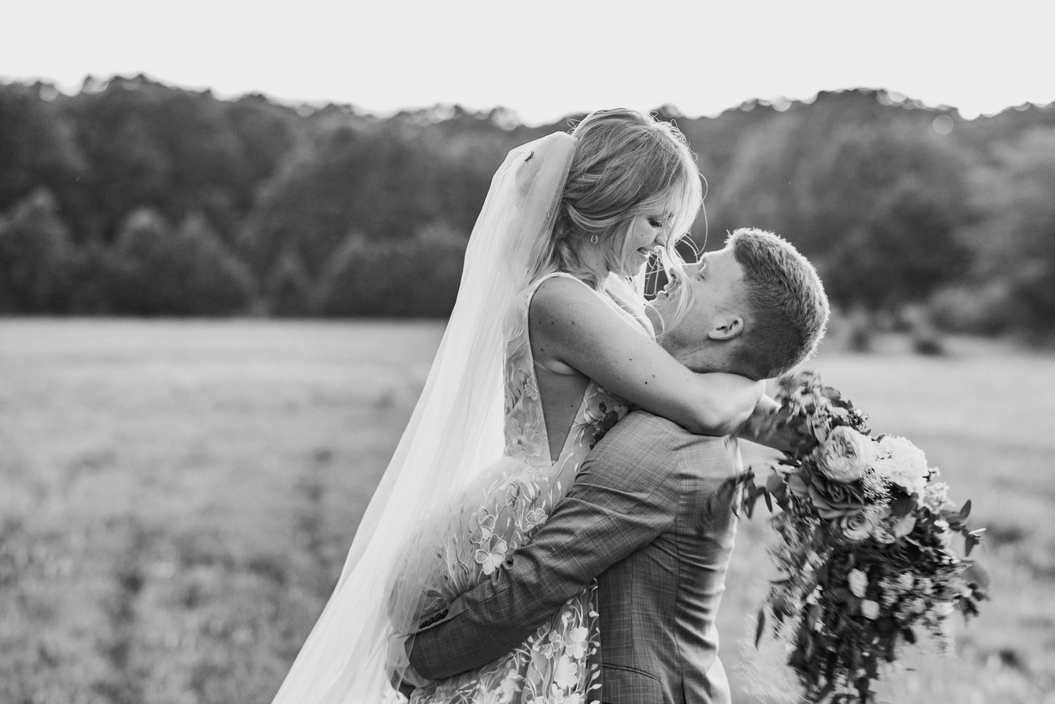 Rolla, MO wedding photographer. Timeless authentic elegant film inspired true color light airy classic photography.