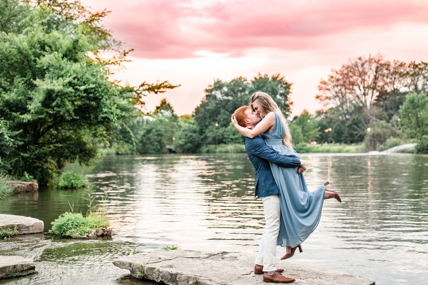 Rolla, MO wedding photographer. Timeless authentic elegant film inspired true color light airy classic photography.