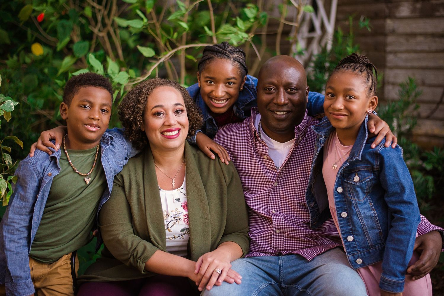 Outdoor family portrait in lush green setting — natural light lifestyle photography by Alexandra Hall, Jacksonville FL
