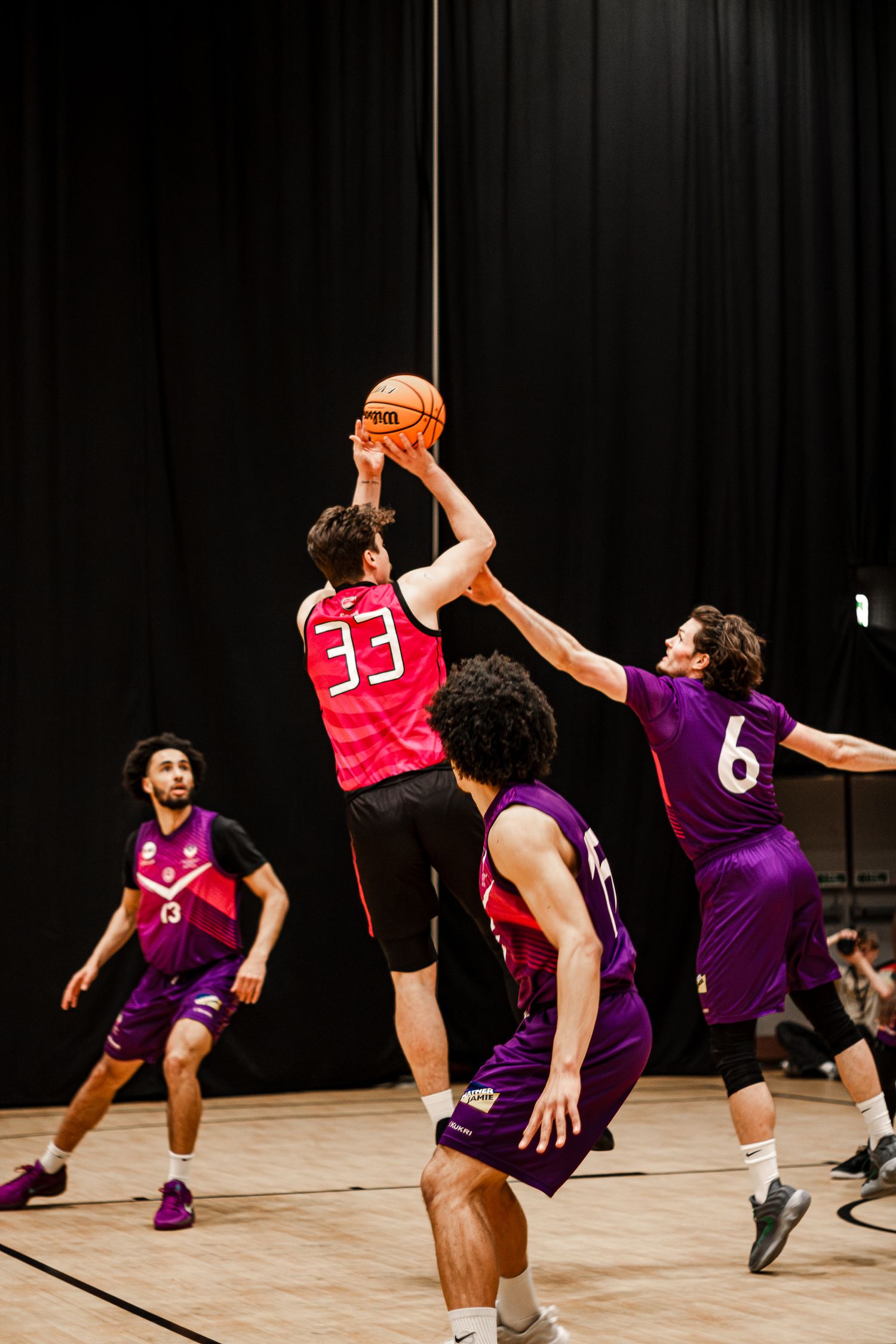 Basketball action shot by JKVSNZ