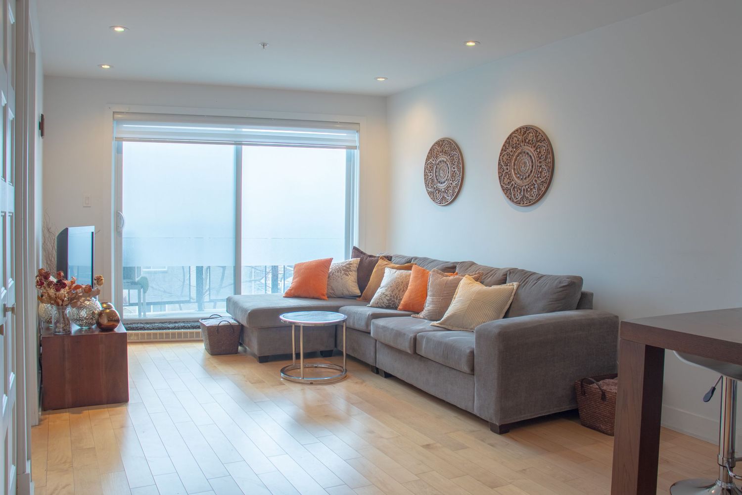 HDR real estate photography showing bright balanced interior lighting