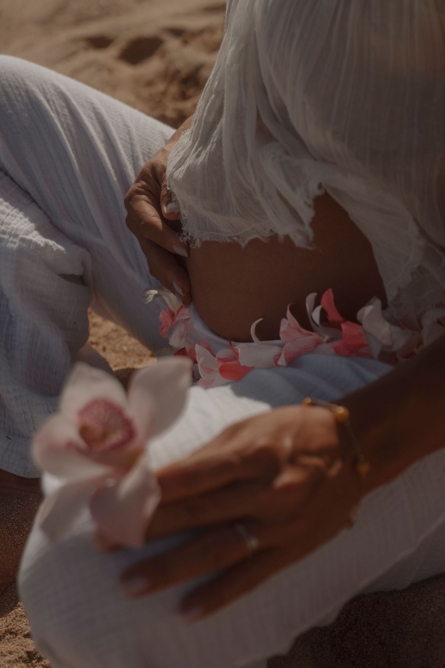 island-style maternity photography