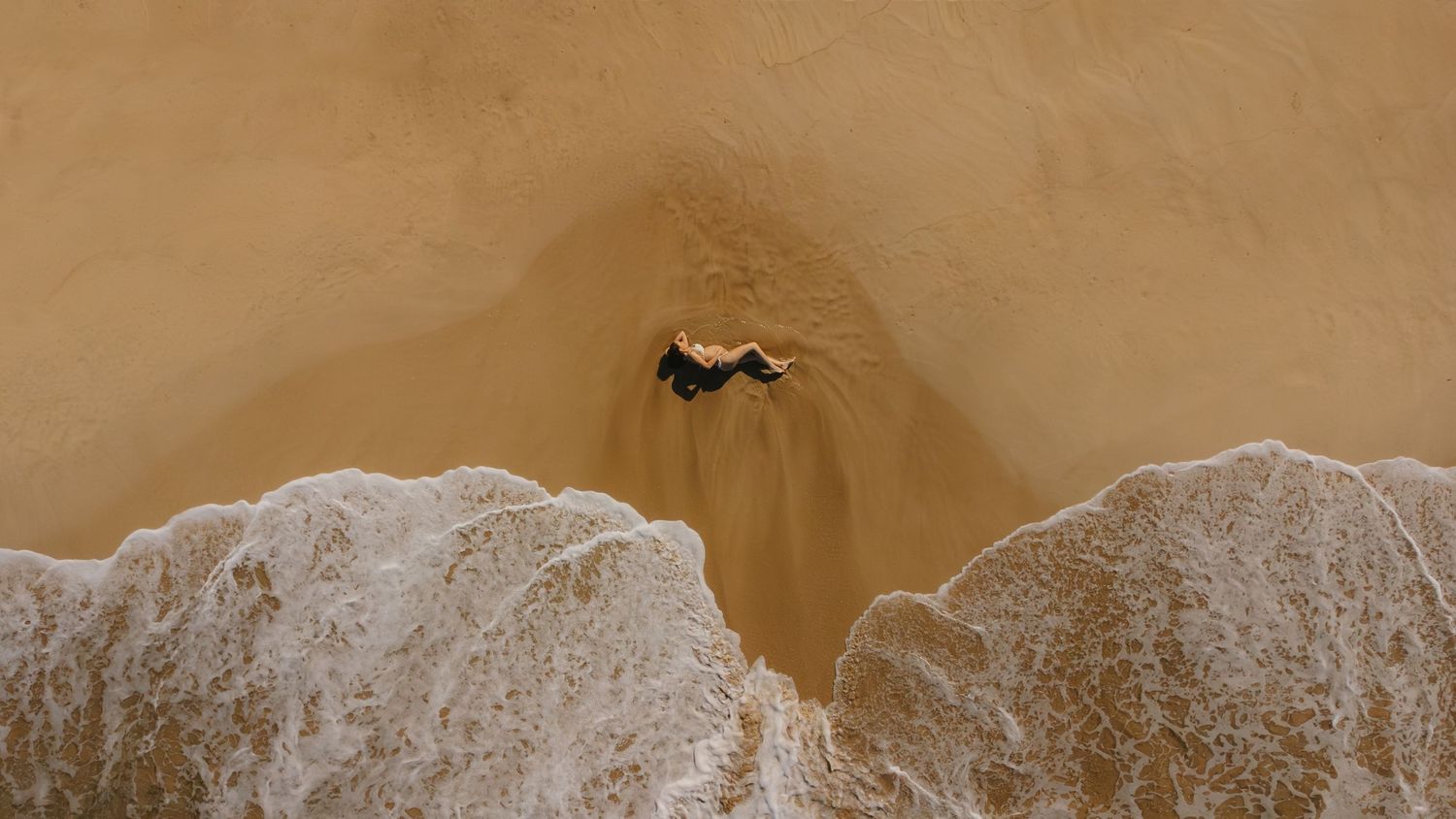 epic maternity photos in Hawaii Oahu
