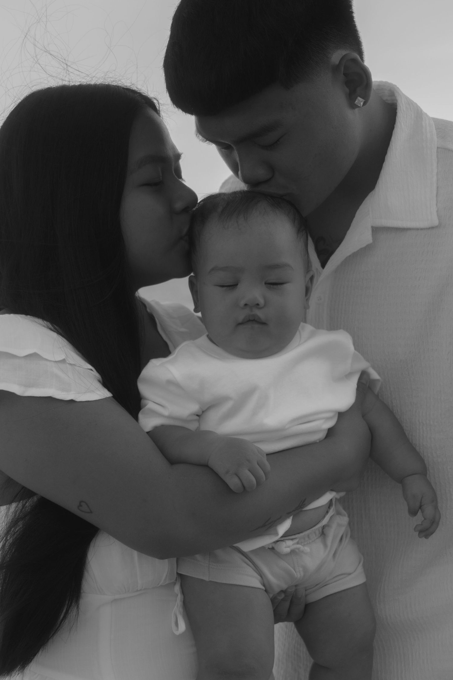 family connection captured in the morning hour in Hawaii