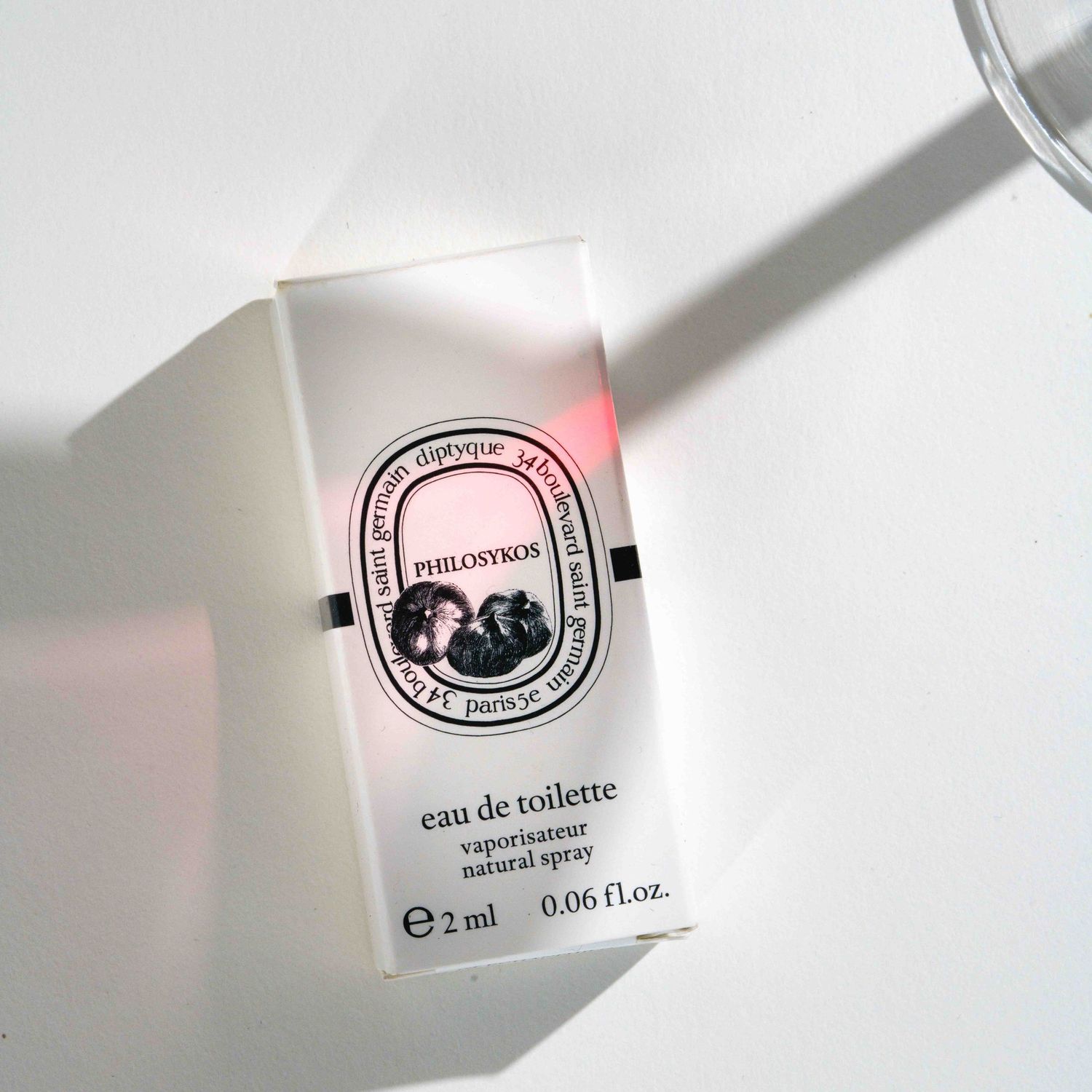 Creative product with light refraction