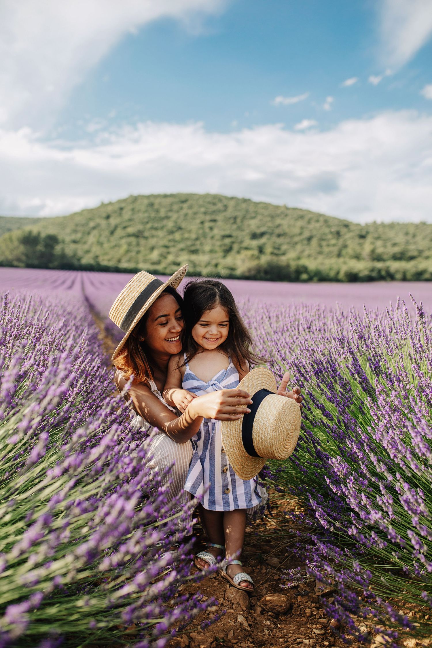Séance photo famille dans les lavandes Manosque, Oraison, Forcalquier, Sisteron, Château Arnoux, Valensole