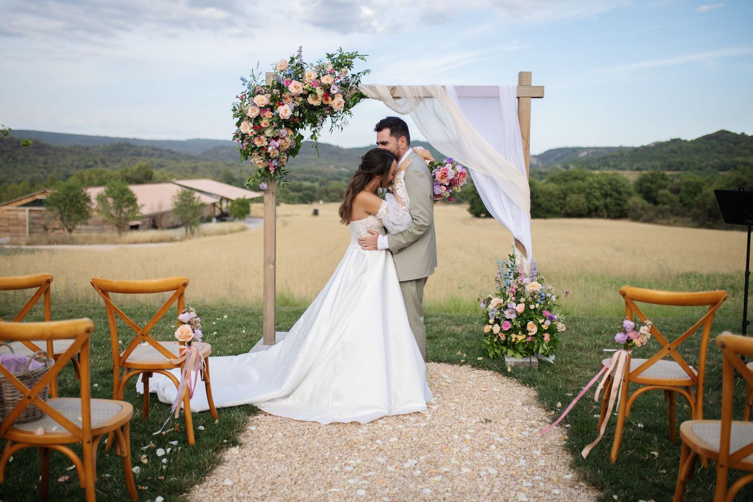 Photographie Mariage en Provence au Domaine de Noé, Vinon sur Verdon. Cérémonie Laïque. 
Photographe Manosque, Forcalquier, Mane