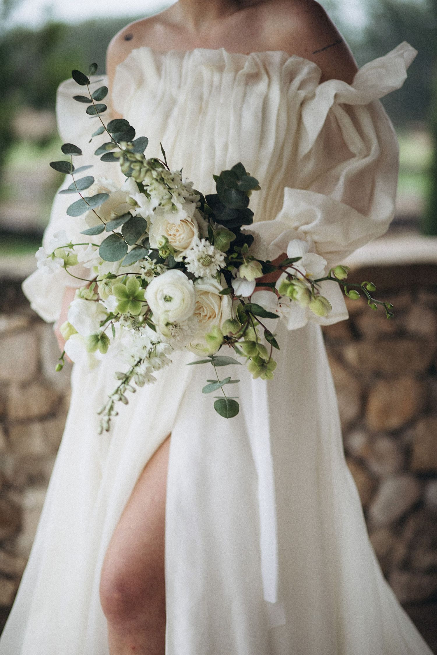 Photographie Mariage en Provence au Domaine Terres Elaïs à Robion Séance photo detail bouquet vaucluse Manosque, Forcalquier, Mane,