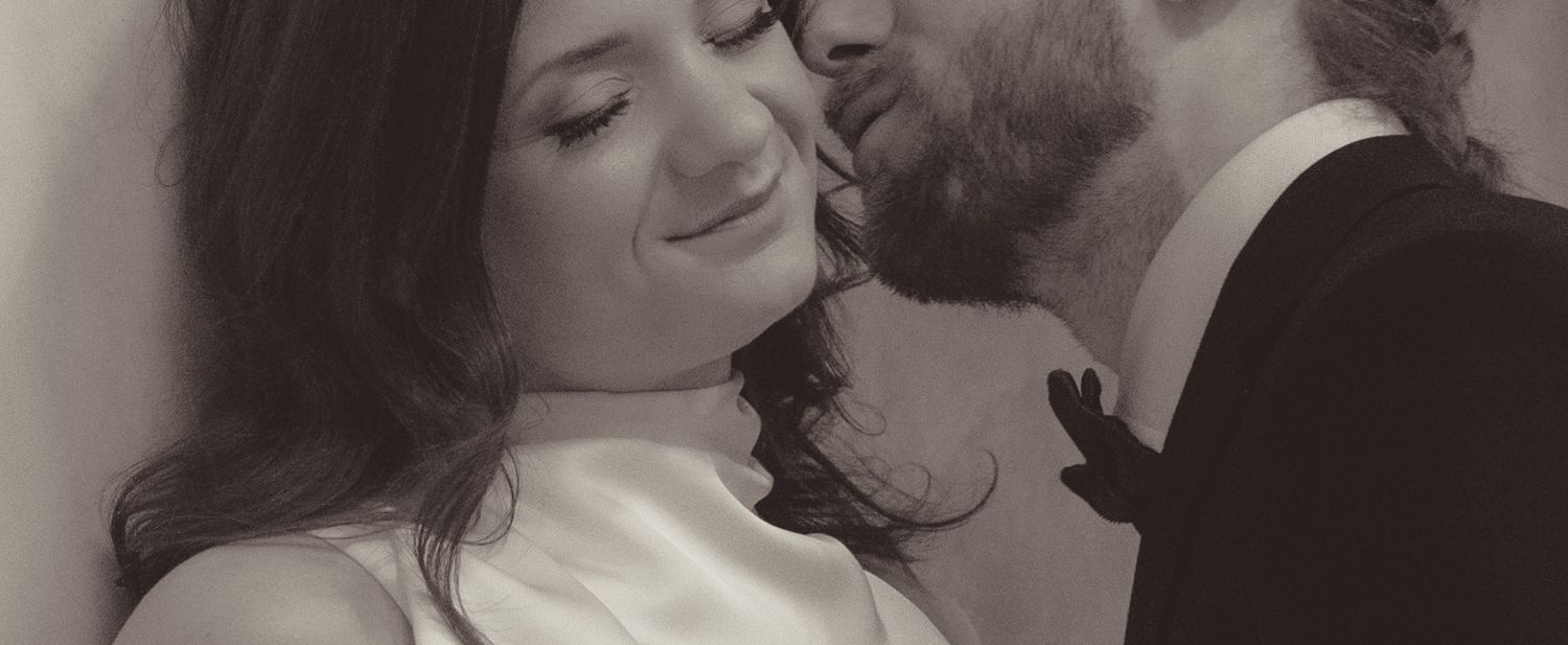 A romantic moment captured in black and white shows an intimate embrace between a couple in carnegie museum of art in pittsburgh.