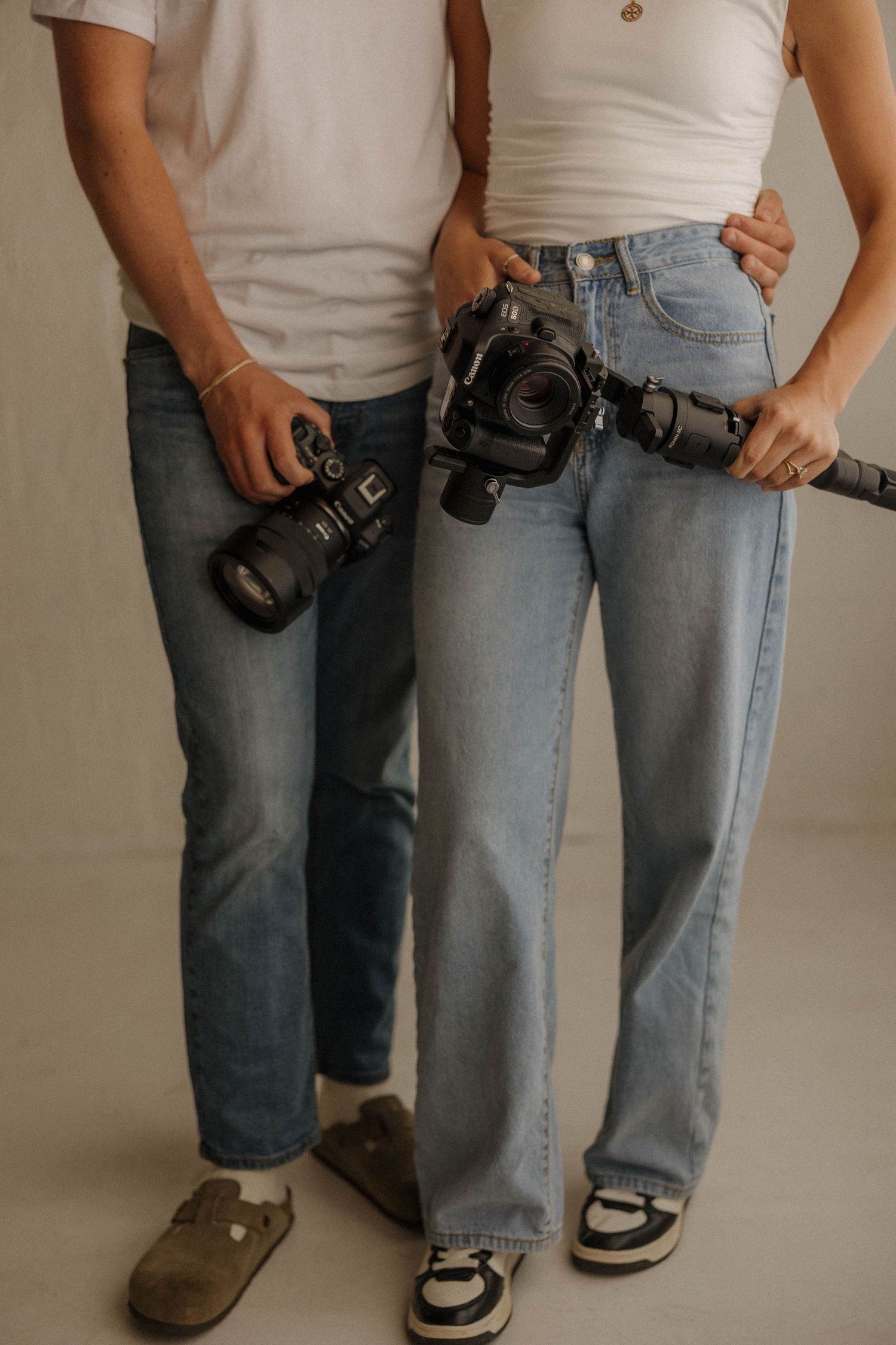 photographer pose for couple