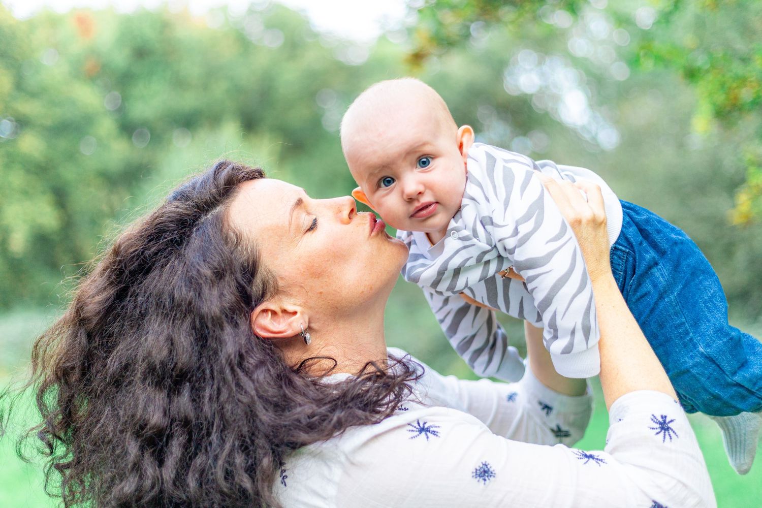 Natural, heartfelt photography in Bristol — weddings, families, maternity, portraits & more. Capturing your story with warmth & light.