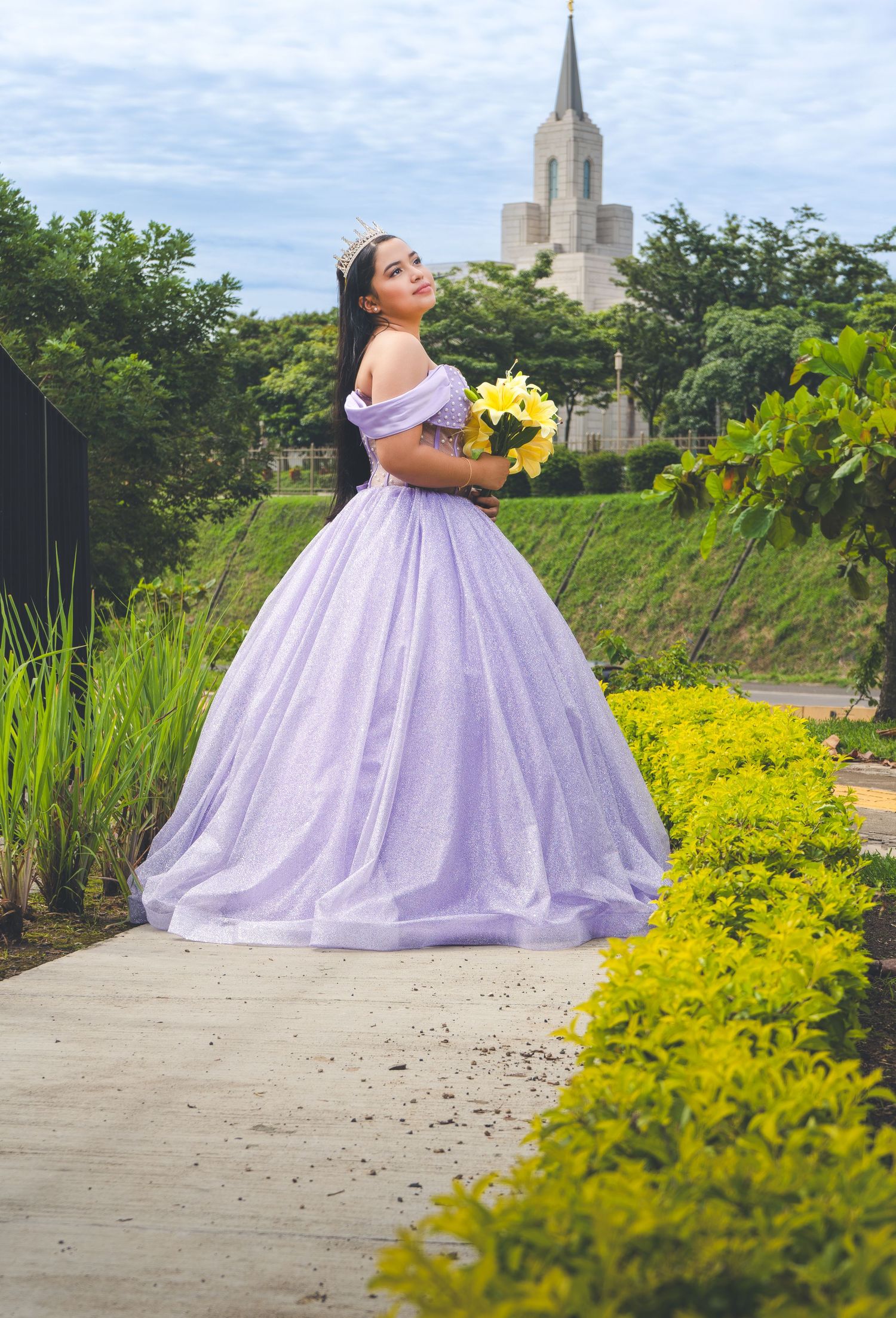 Cobertura de 15 años en El Salvador documentando cada momento especial con fotografía profesional y estilo elegante.