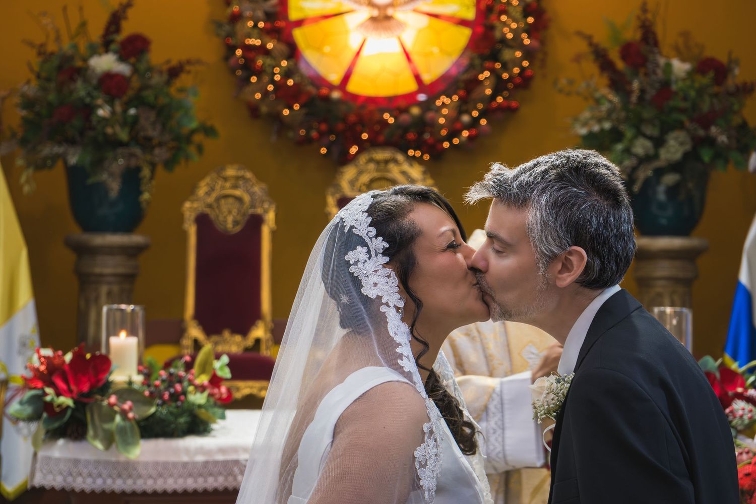 Fotografía de boda en El Salvador capturando momentos auténticos y emotivos con estilo elegante y documental.