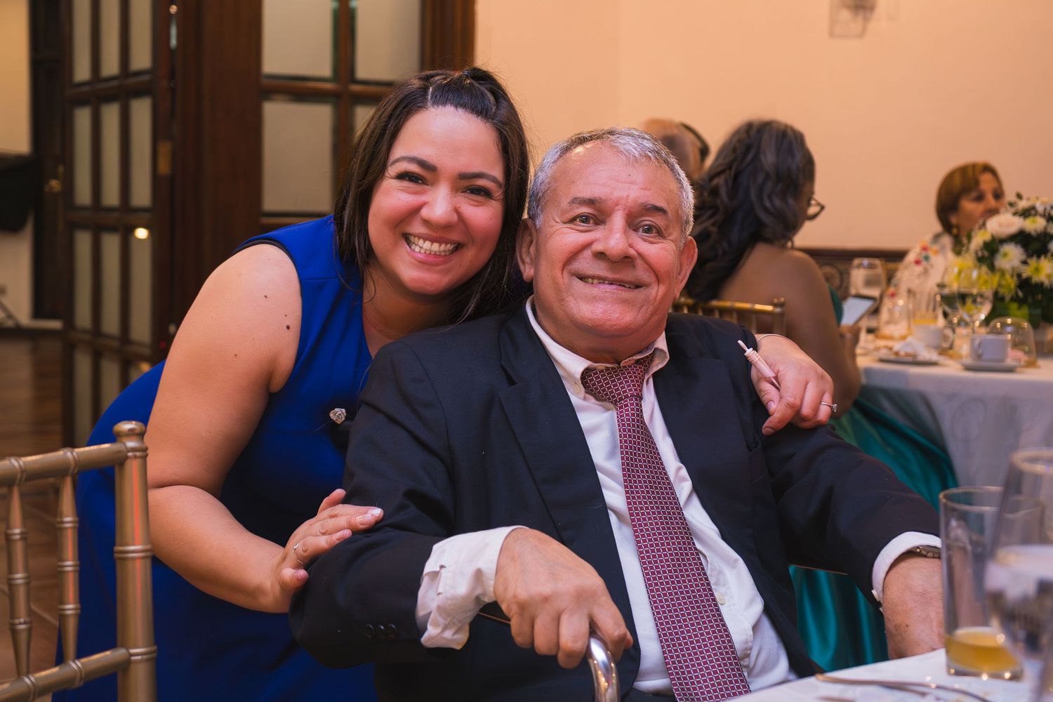 Fotografía de boda en El Salvador capturando momentos auténticos y emotivos con estilo elegante y documental.