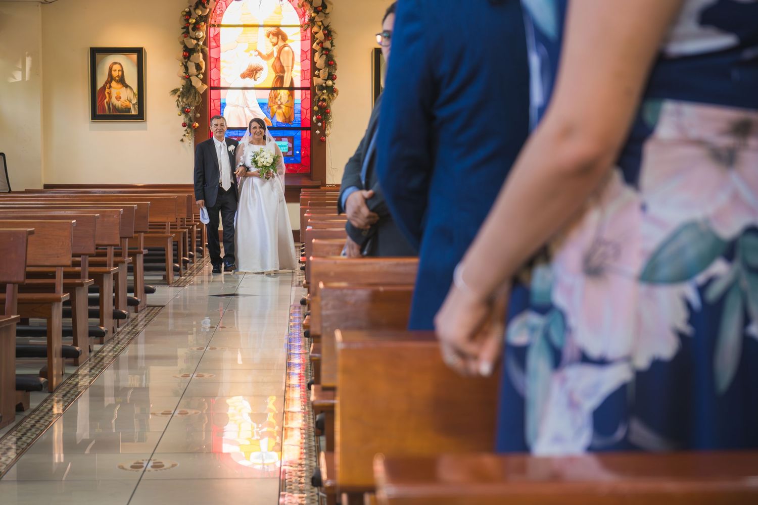 Fotografía de boda en El Salvador capturando momentos auténticos y emotivos con estilo elegante y documental.