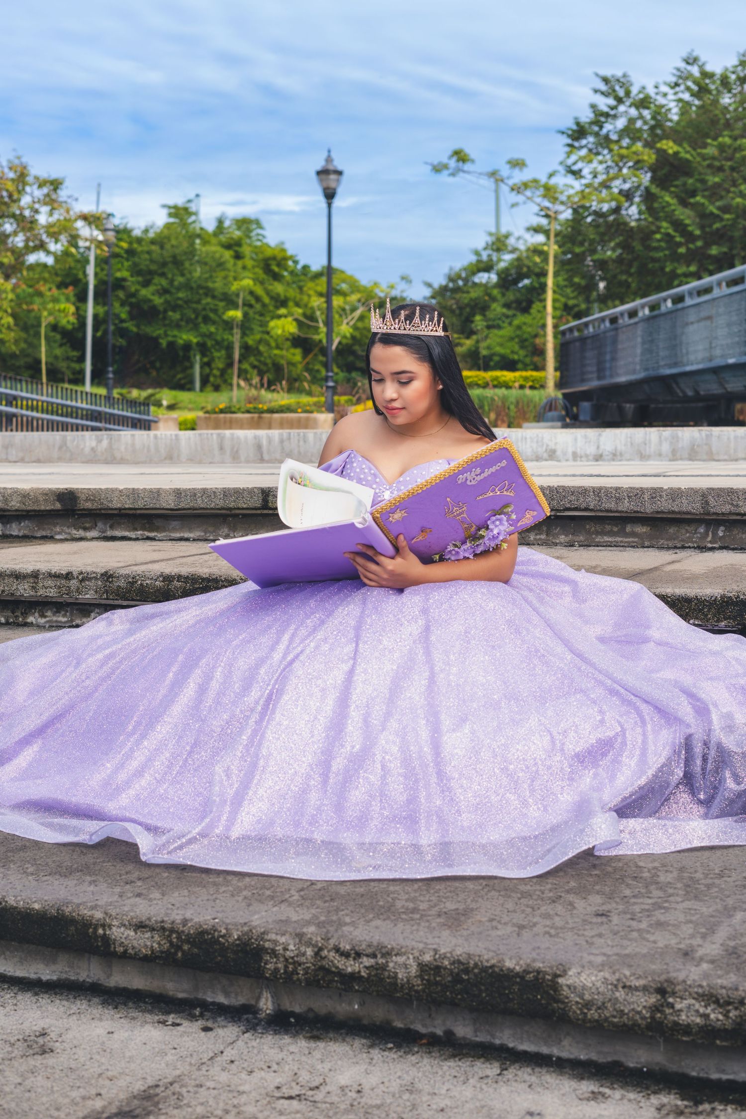 Cobertura de 15 años en El Salvador documentando cada momento especial con fotografía profesional y estilo elegante.