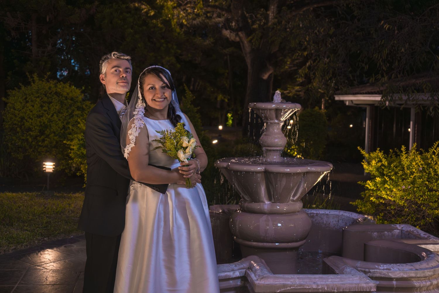 Fotografía de boda en El Salvador capturando momentos auténticos y emotivos con estilo elegante y documental.