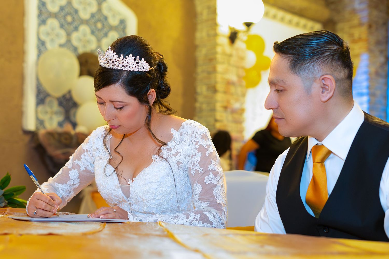Fotografía de boda en El Salvador capturando momentos auténticos y emotivos con estilo elegante y documental.
