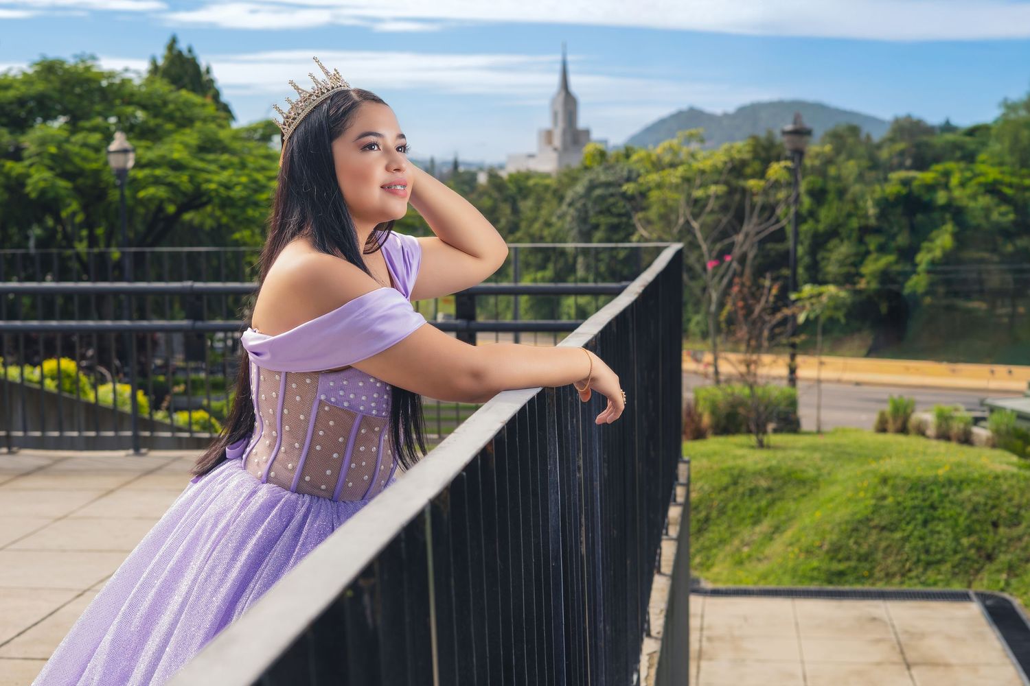 Cobertura de 15 años en El Salvador documentando cada momento especial con fotografía profesional y estilo elegante.