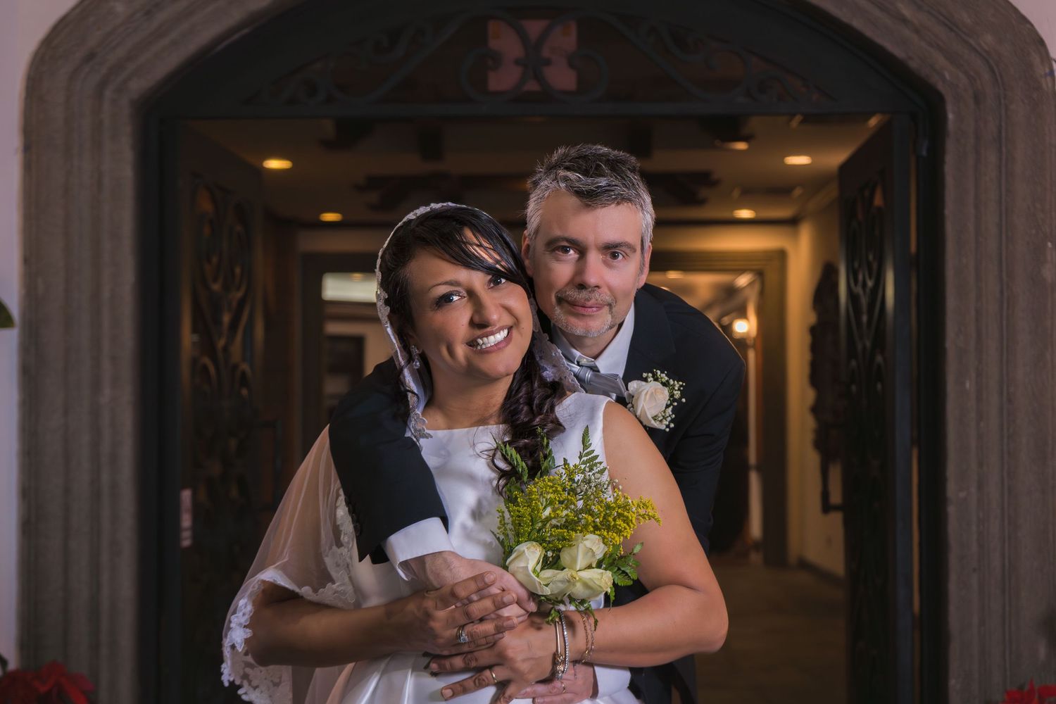 Fotografía de boda en El Salvador capturando momentos auténticos y emotivos con estilo elegante y documental.