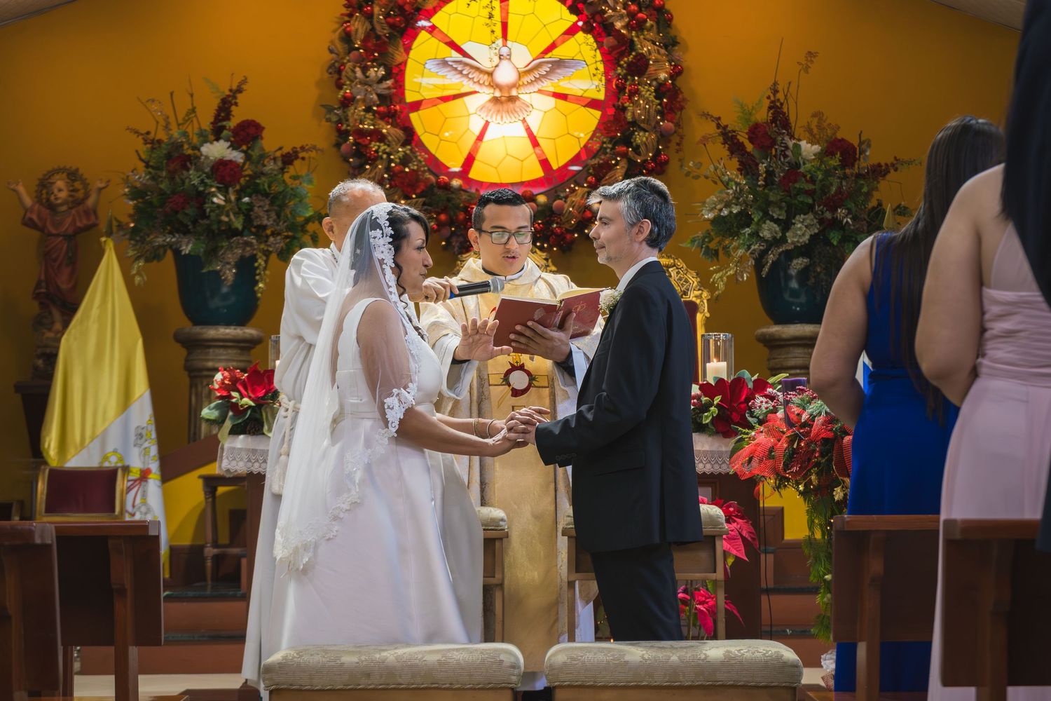 Fotografía de boda en El Salvador capturando momentos auténticos y emotivos con estilo elegante y documental.
