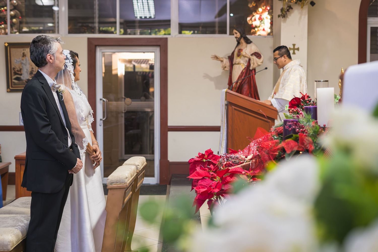 Fotografía de boda en El Salvador capturando momentos auténticos y emotivos con estilo elegante y documental.