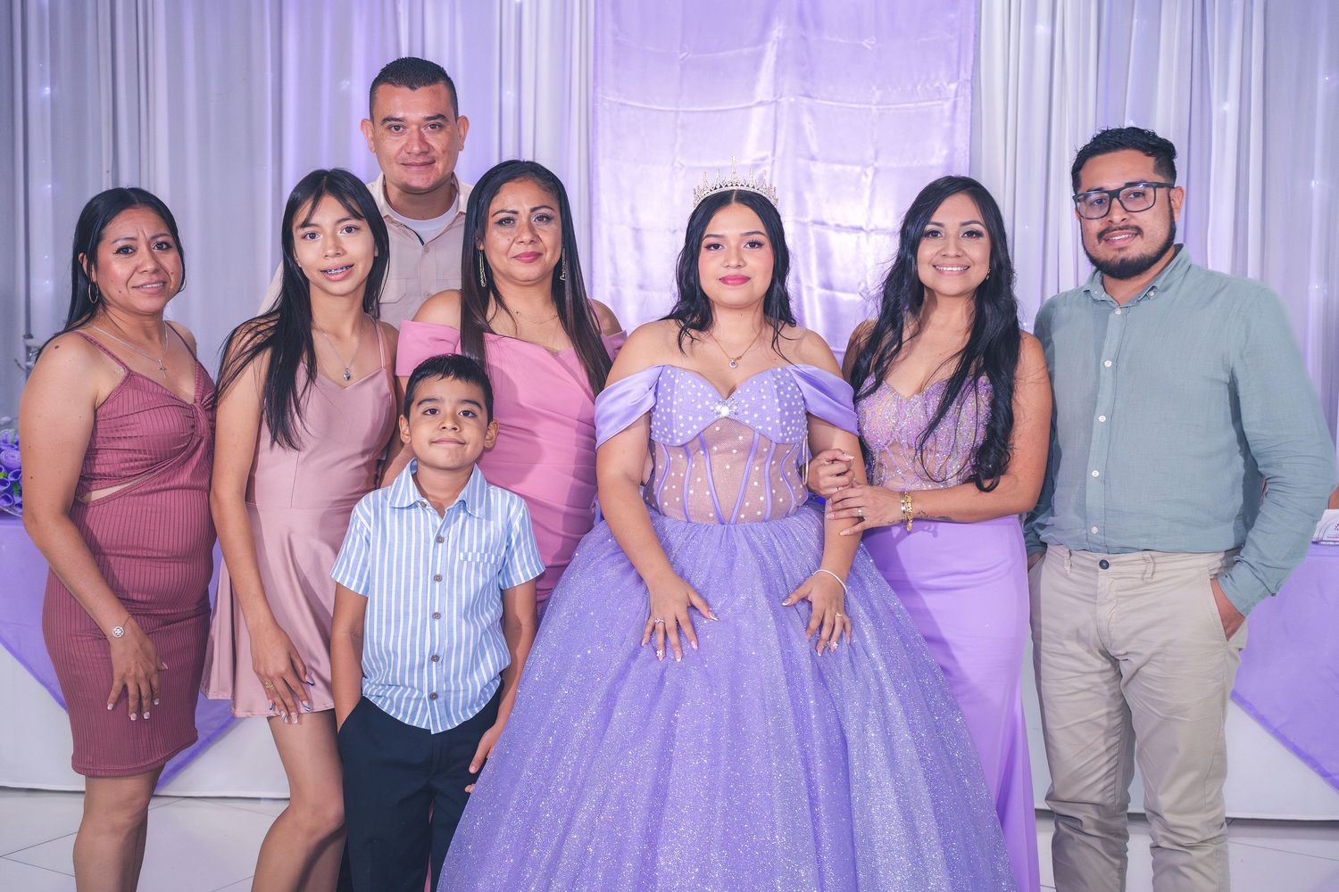 Cobertura de 15 años en El Salvador documentando cada momento especial con fotografía profesional y estilo elegante.