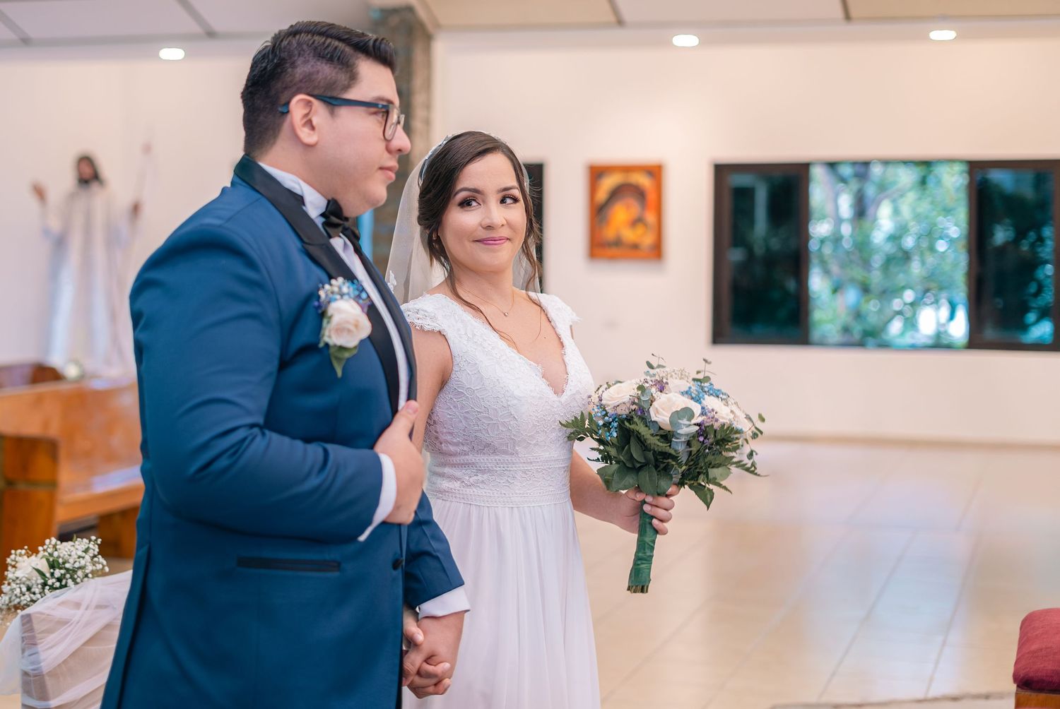 Fotografía de boda en El Salvador capturando momentos auténticos y emotivos con estilo elegante y documental.