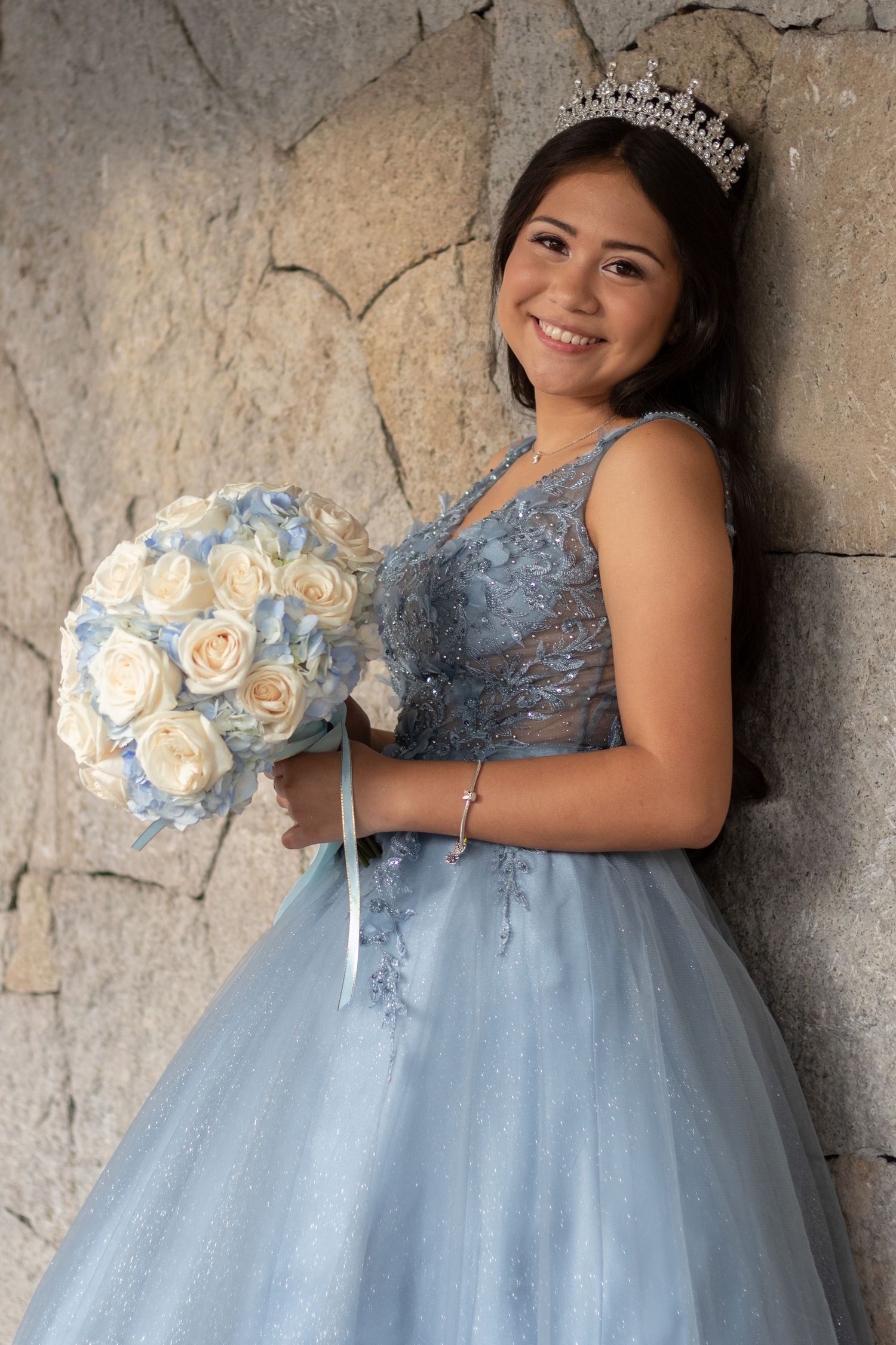 Cobertura de 15 años en El Salvador documentando cada momento especial con fotografía profesional y estilo elegante.