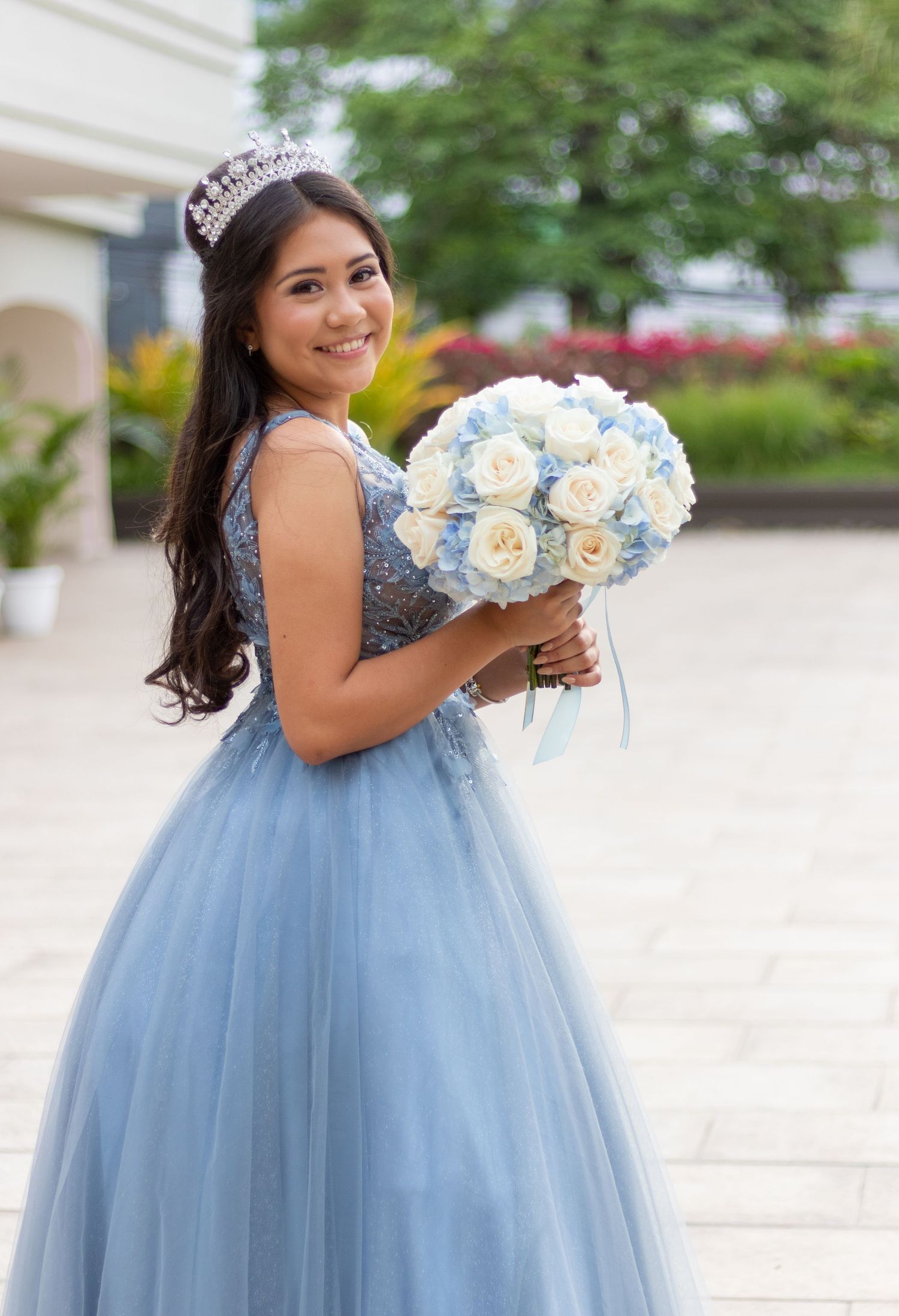 Cobertura de 15 años en El Salvador documentando cada momento especial con fotografía profesional y estilo elegante.