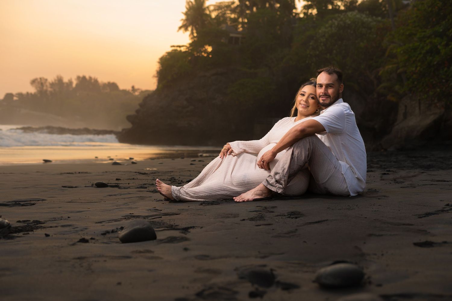 Sesión de retrato profesional en El Salvador realizada en exterior con técnicas y dirección personalizada por Magma Solutions.