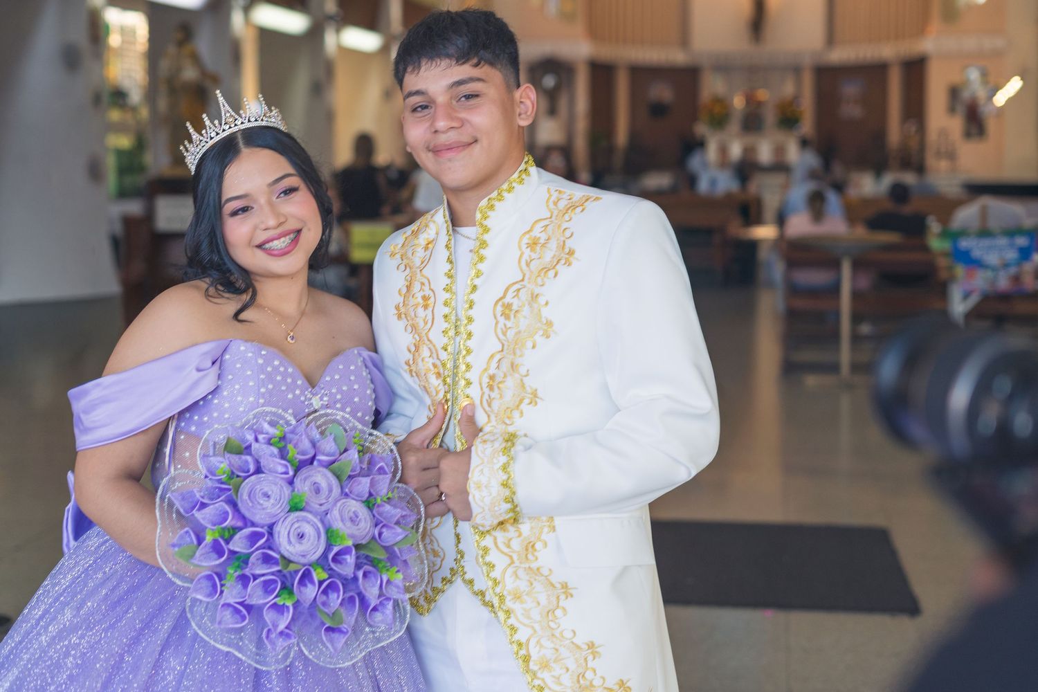 Cobertura de 15 años en El Salvador documentando cada momento especial con fotografía profesional y estilo elegante.