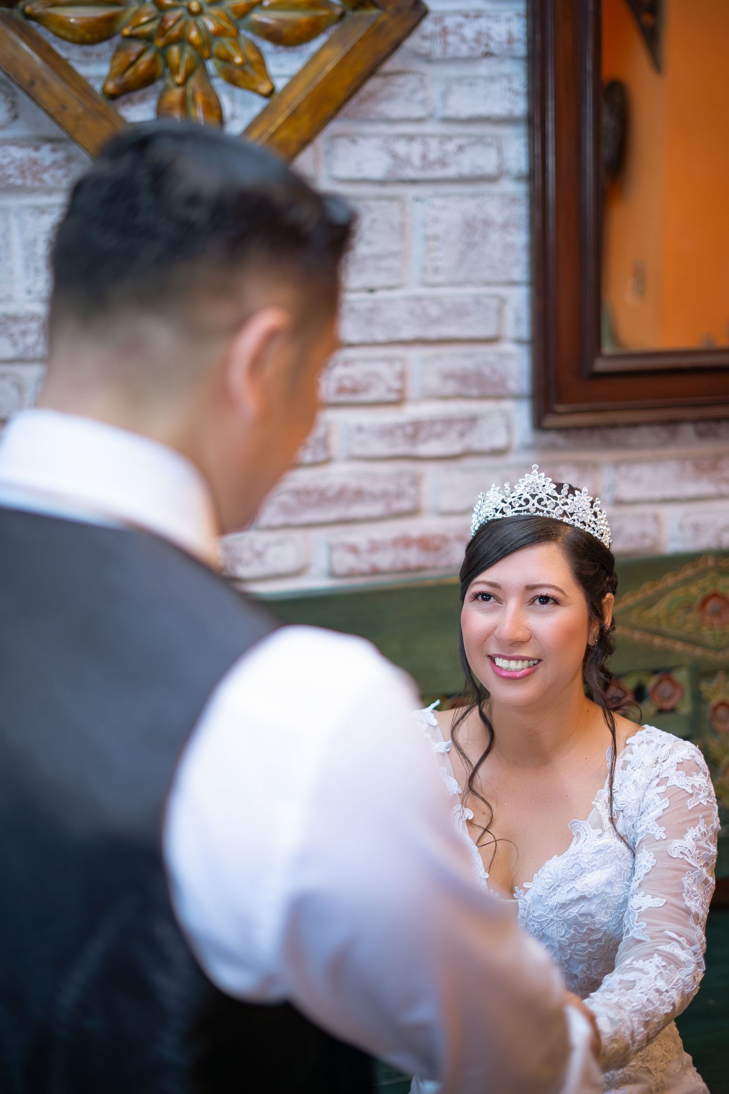Fotografía de boda en El Salvador capturando momentos auténticos y emotivos con estilo elegante y documental.