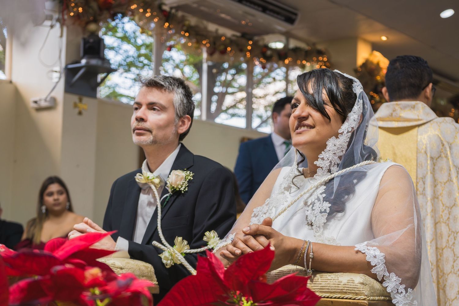 Fotografía de boda en El Salvador capturando momentos auténticos y emotivos con estilo elegante y documental.