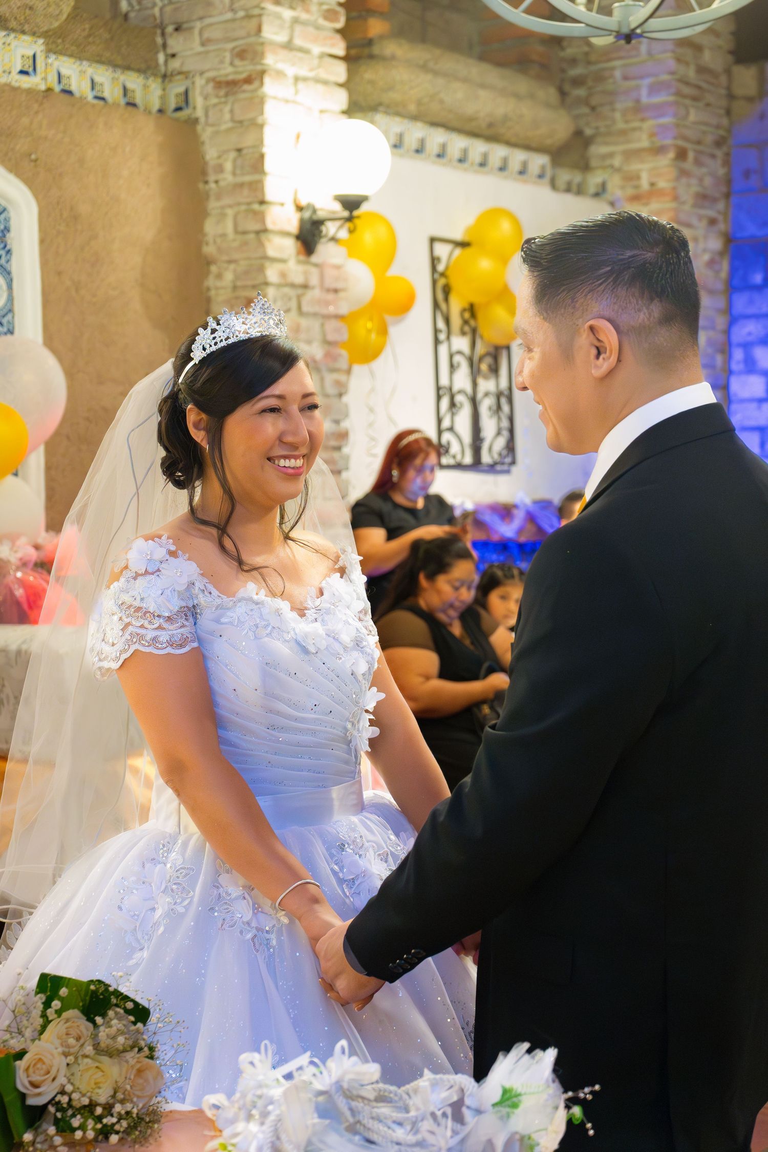Fotografía de boda en El Salvador capturando momentos auténticos y emotivos con estilo elegante y documental.
