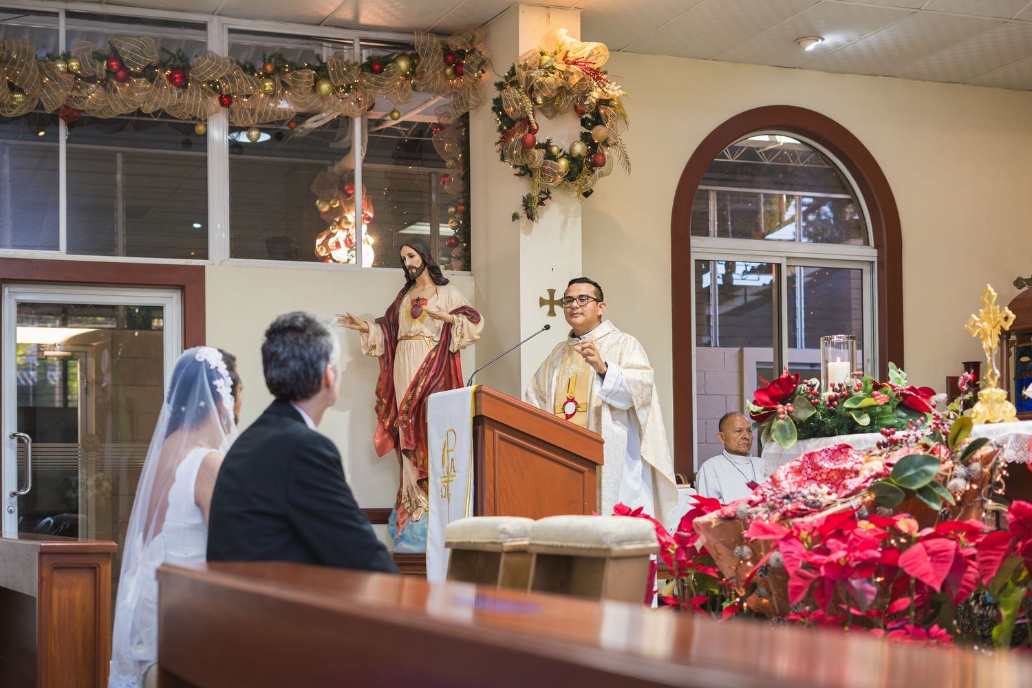 Fotografía de boda en El Salvador capturando momentos auténticos y emotivos con estilo elegante y documental.