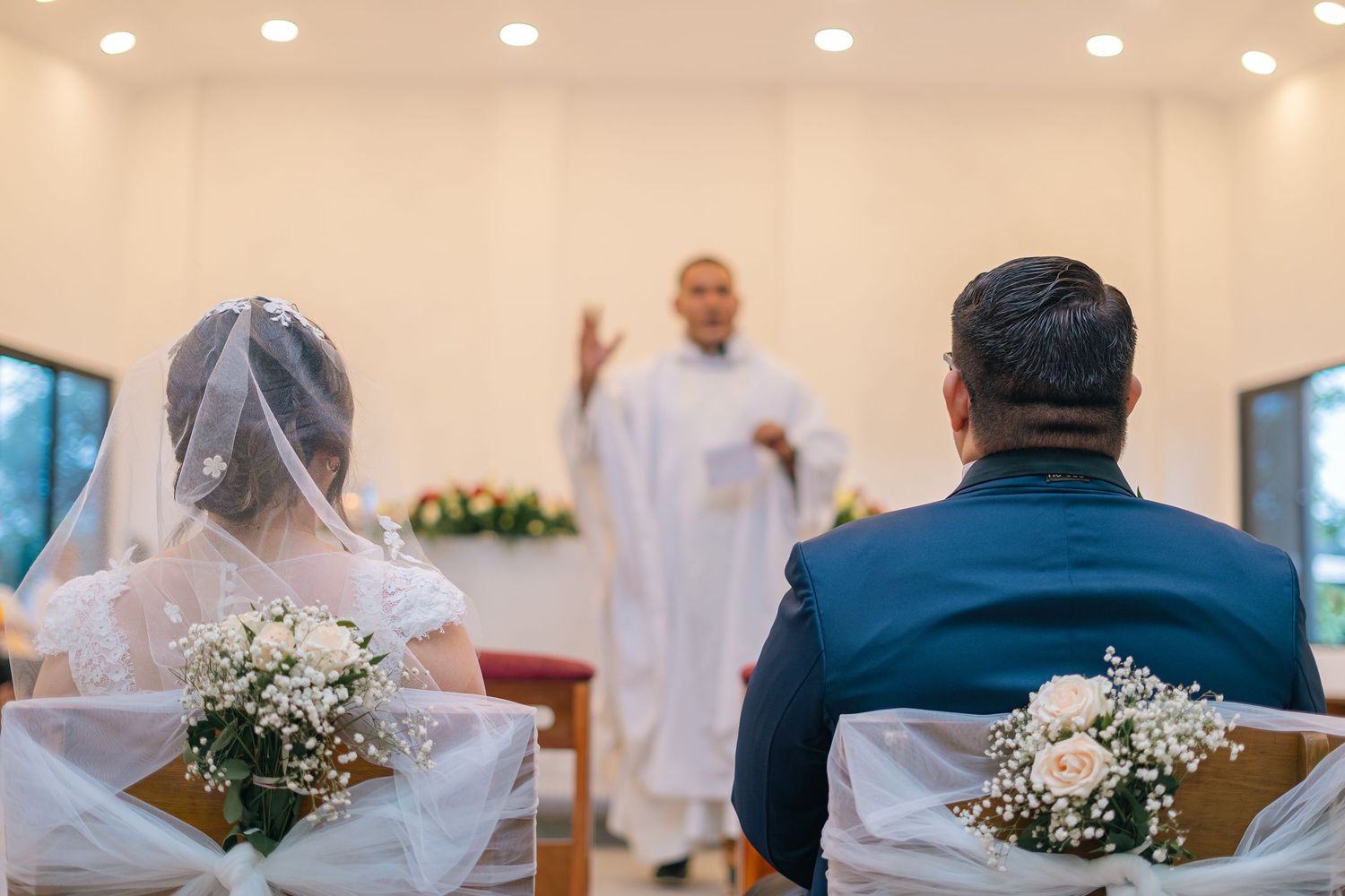 Fotografía de boda en El Salvador capturando momentos auténticos y emotivos con estilo elegante y documental.