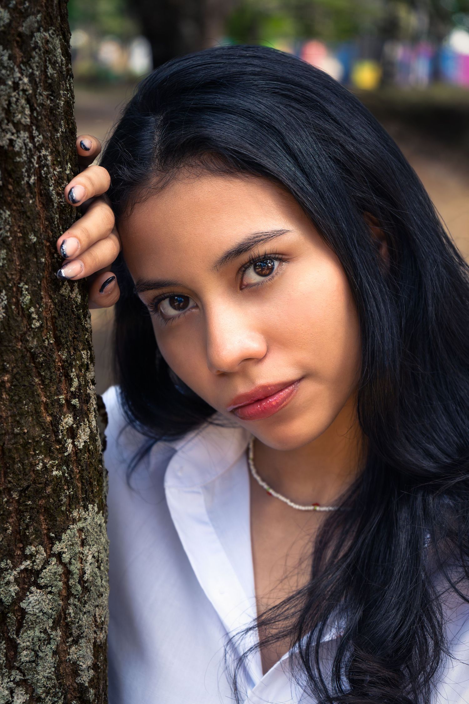 Sesión de retrato profesional en El Salvador realizada en exterior con técnicas y dirección personalizada por Magma Solutions.
