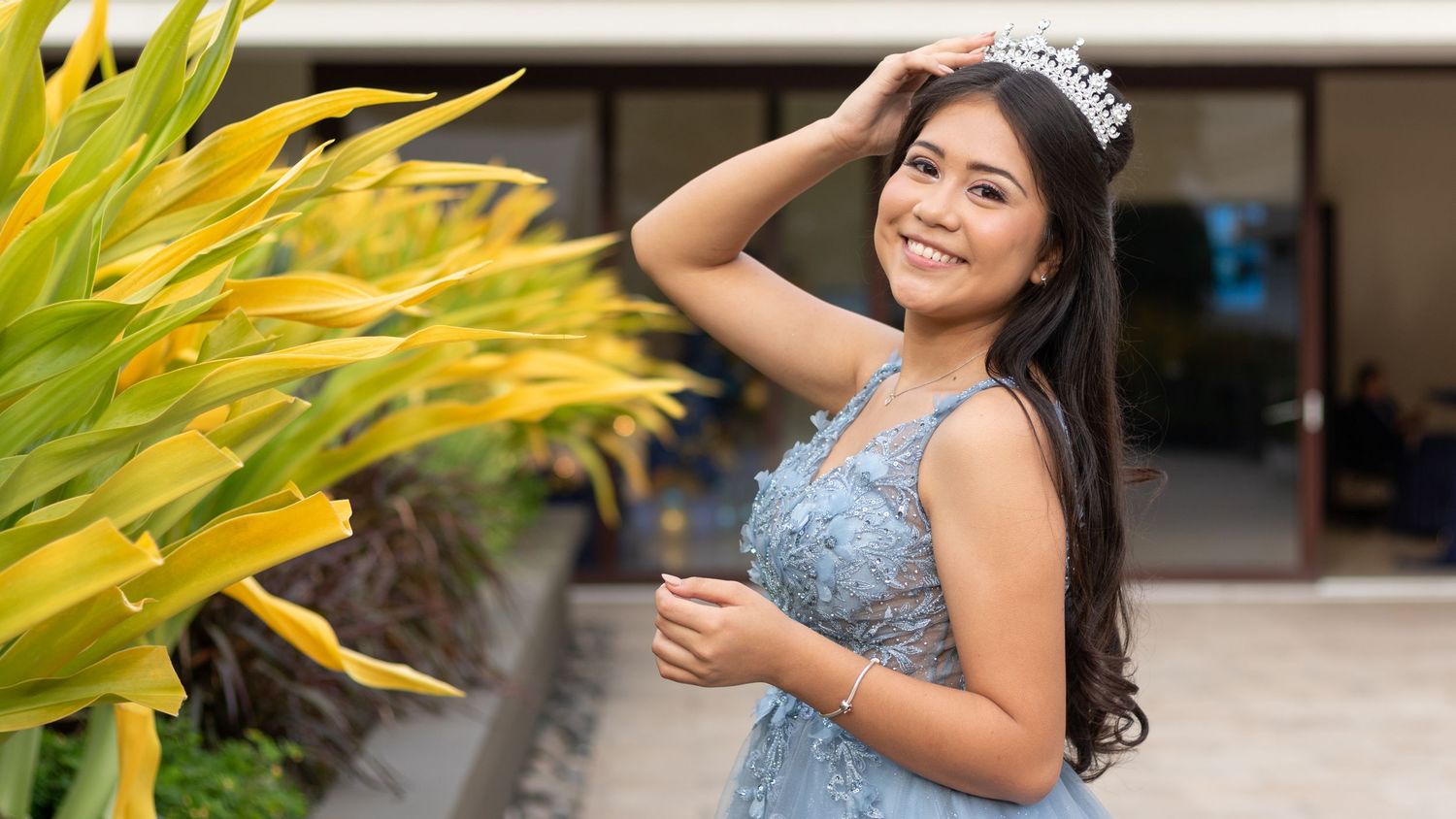 Cobertura de 15 años en El Salvador documentando cada momento especial con fotografía profesional y estilo elegante.